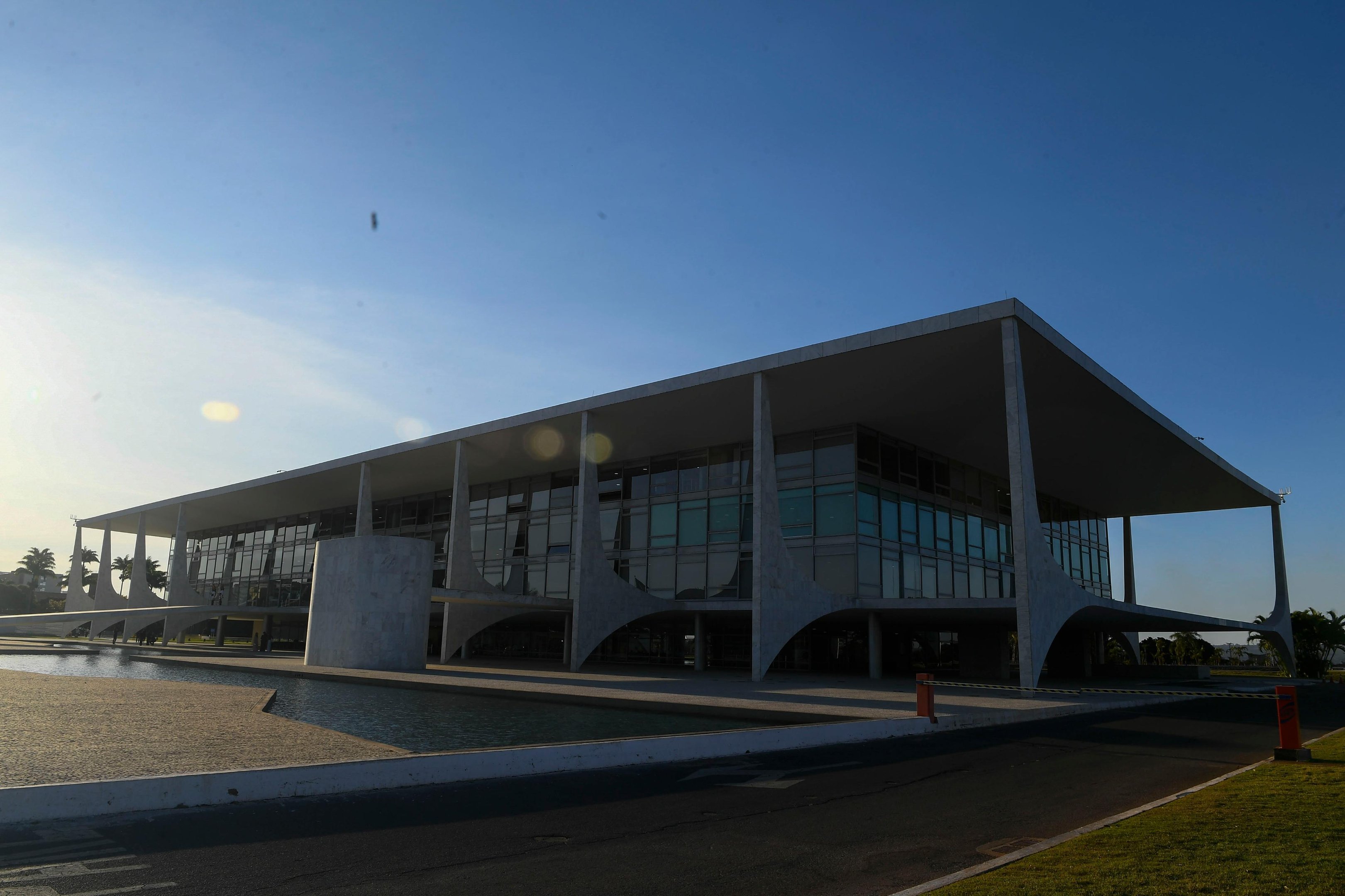 Pesquisa mostra cen&aacute;rios da corrida presidencial