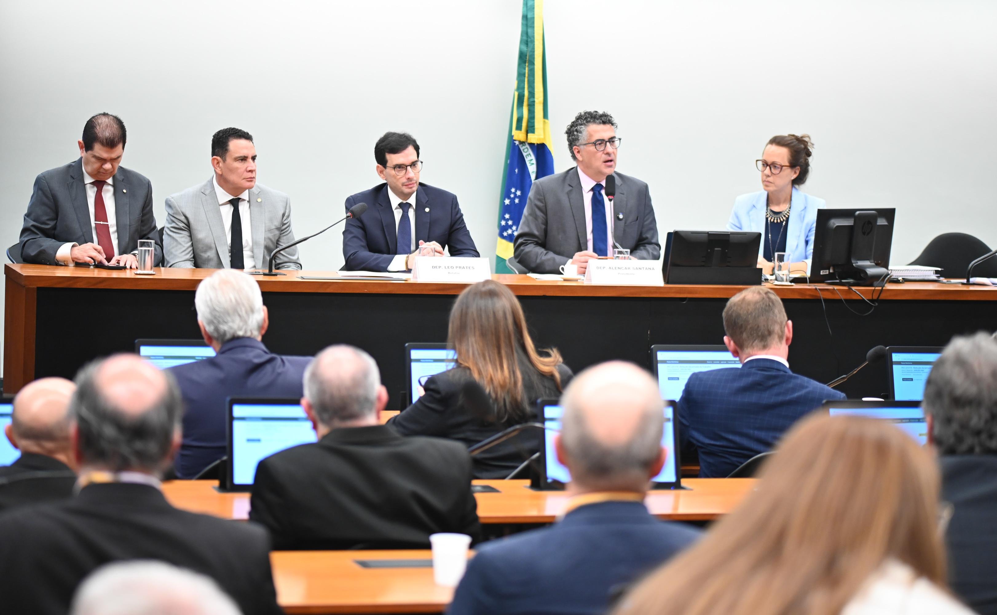 Entre os ministros convidados est&atilde;o Durigan, da Fazenda, e Boulos, da Secretaria-Geral da Presid&ecirc;ncia