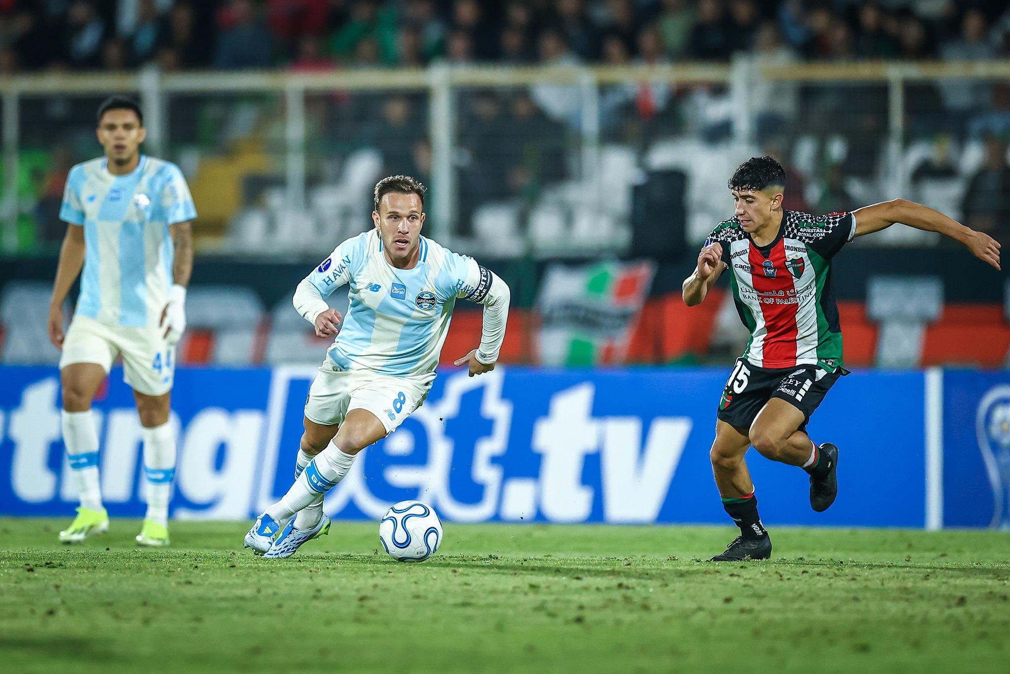 Arthur tem contrato de empr&eacute;stimo at&eacute; o final de junho