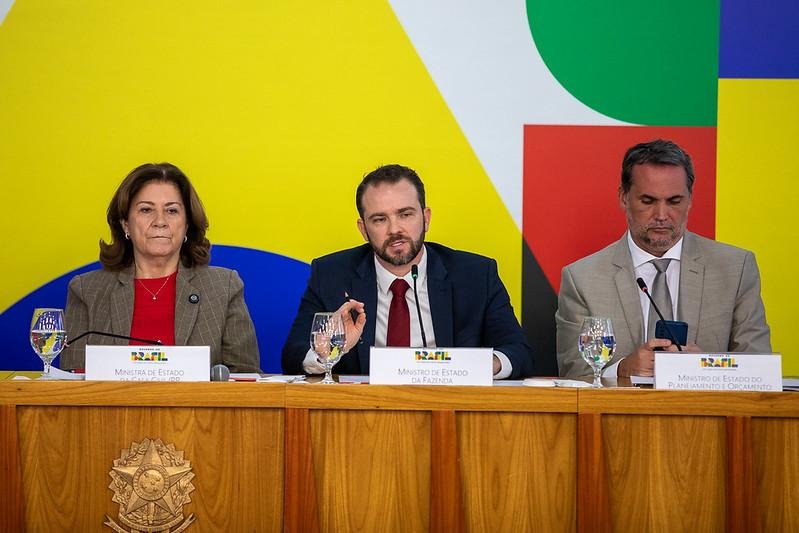 Governo trabalha de forma pragm&aacute;tica para controlar gastos e equilibrar contas, diz Durigan