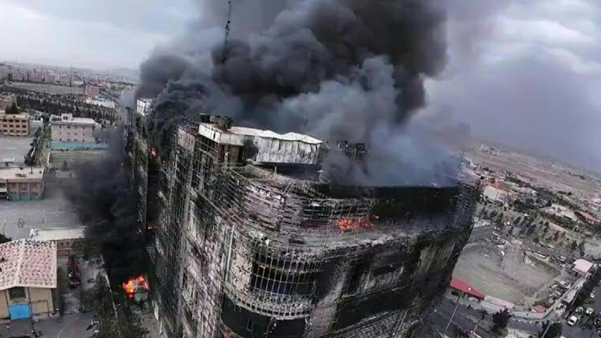 A televis&atilde;o estatal iraniana confirmouque pelo menos oito pessoas morreram no inc&ecirc;ndio de um centro comercial em uma cidade pr&oacute;xima &agrave; capital Teer&atilde;