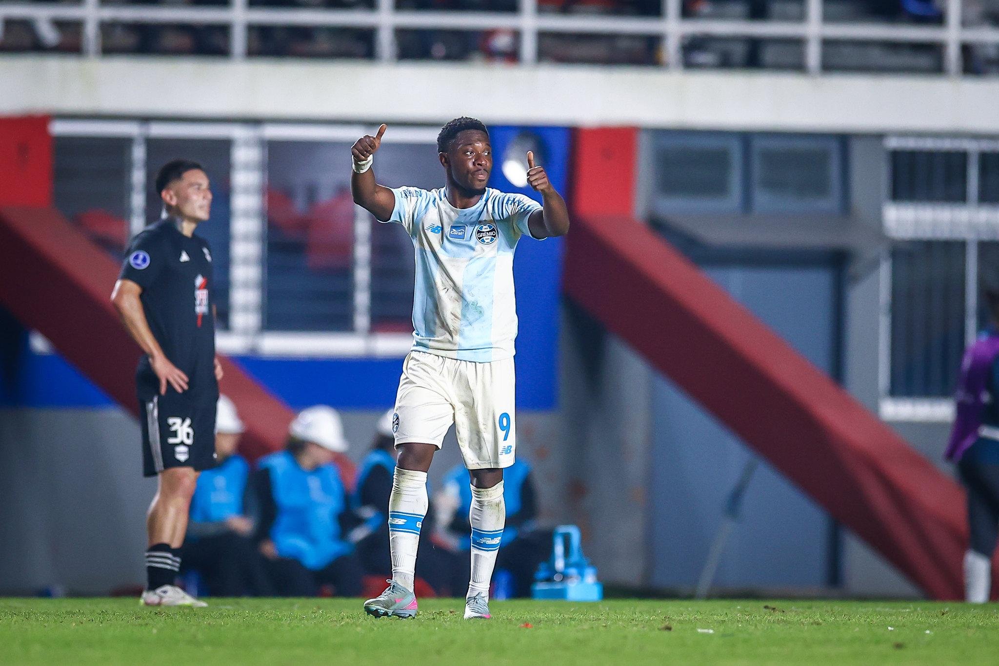 O Gr&ecirc;mio ainda deve avaliar a libera&ccedil;&atilde;o do jogador