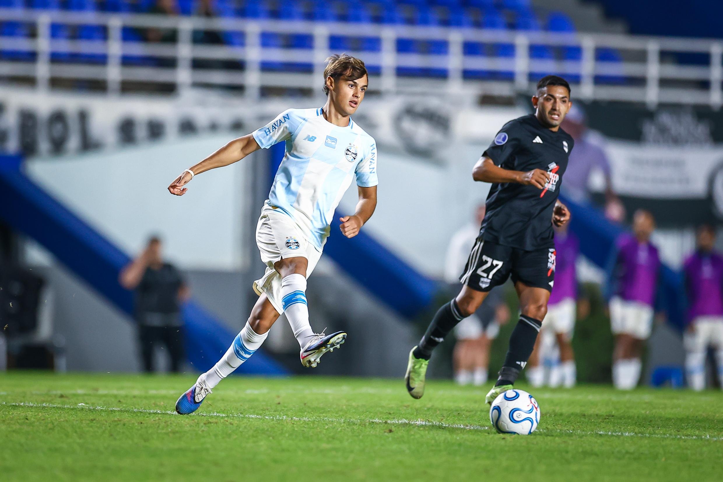 Tiaguinho atuou por 29 minutos contra o Riestra