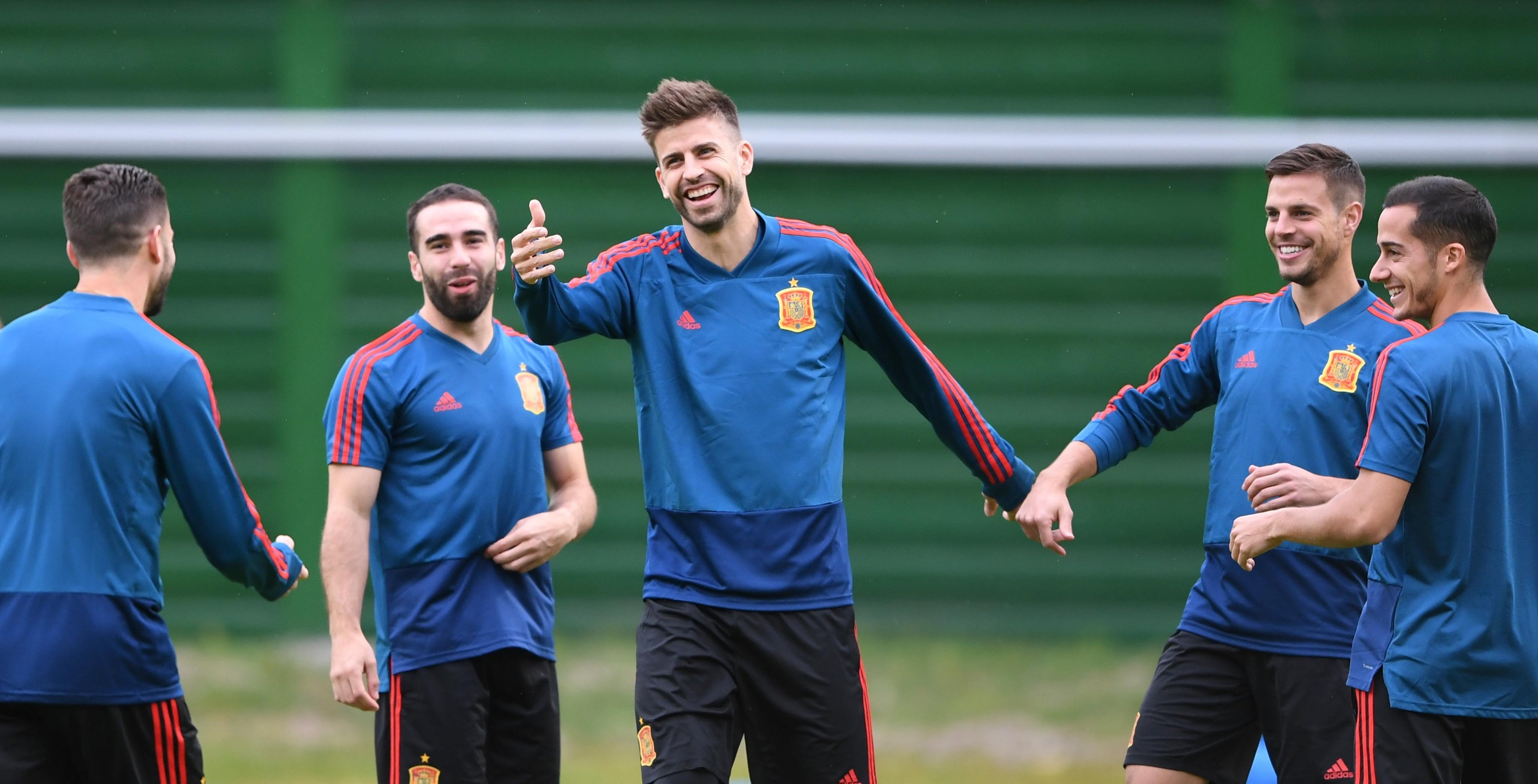 Piqu&eacute; teria dito ao &aacute;rbitro para "sair escoltado para que ningu&eacute;m o atacasse&rdquo;