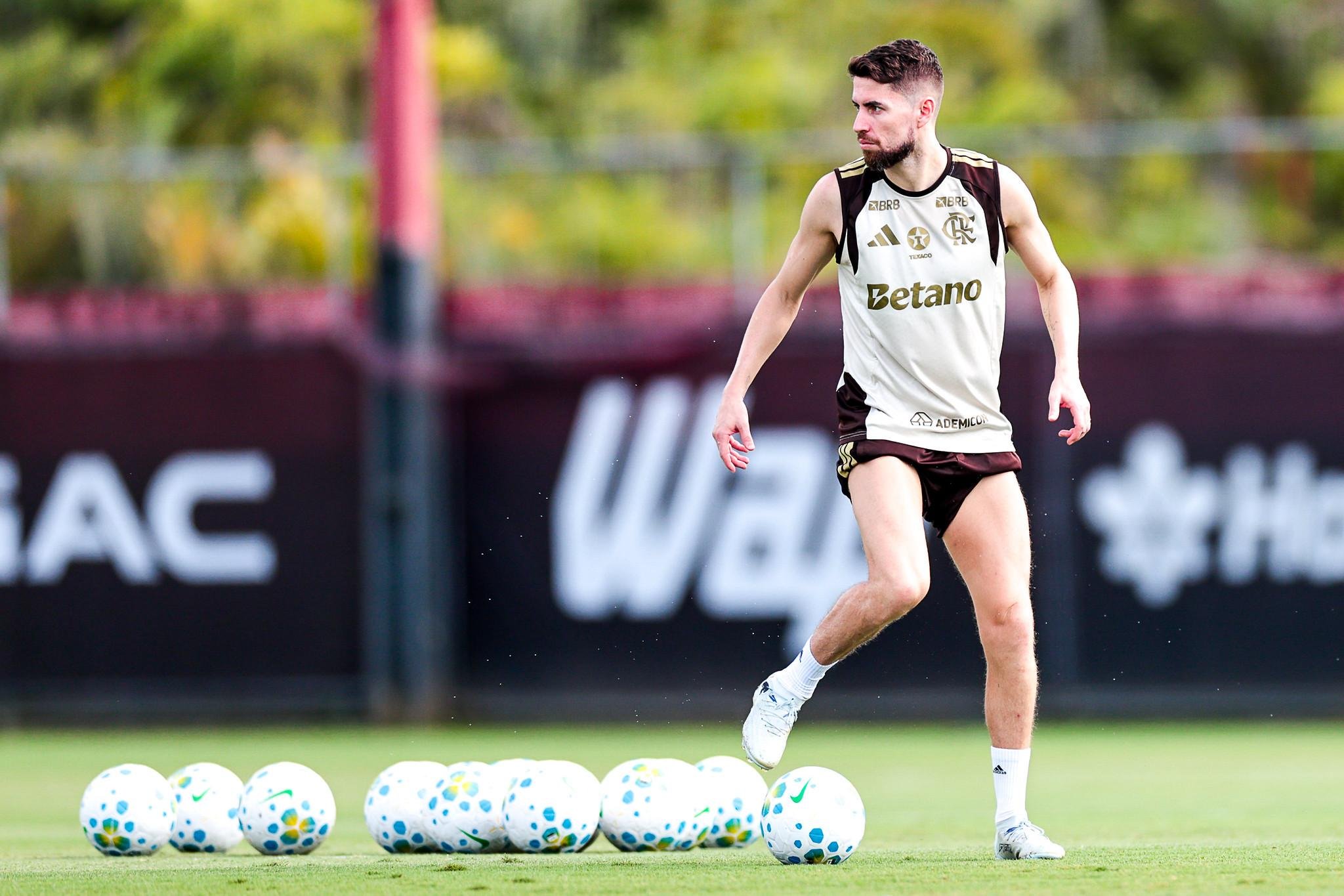 Jorginho &eacute; uma das pe&ccedil;as do meio-campo do Flamengo