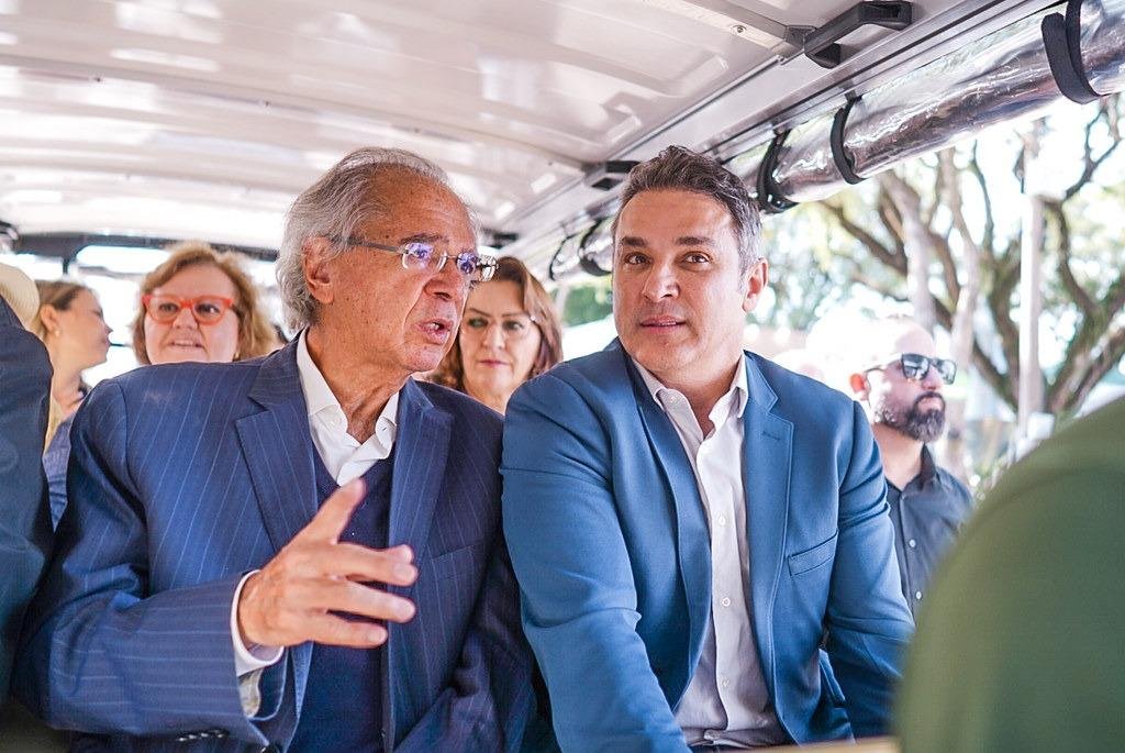 Guedes e Zucco em Santa Rosa Foto: Mateus Raugust / Divulga&ccedil;&atilde;o / CP
