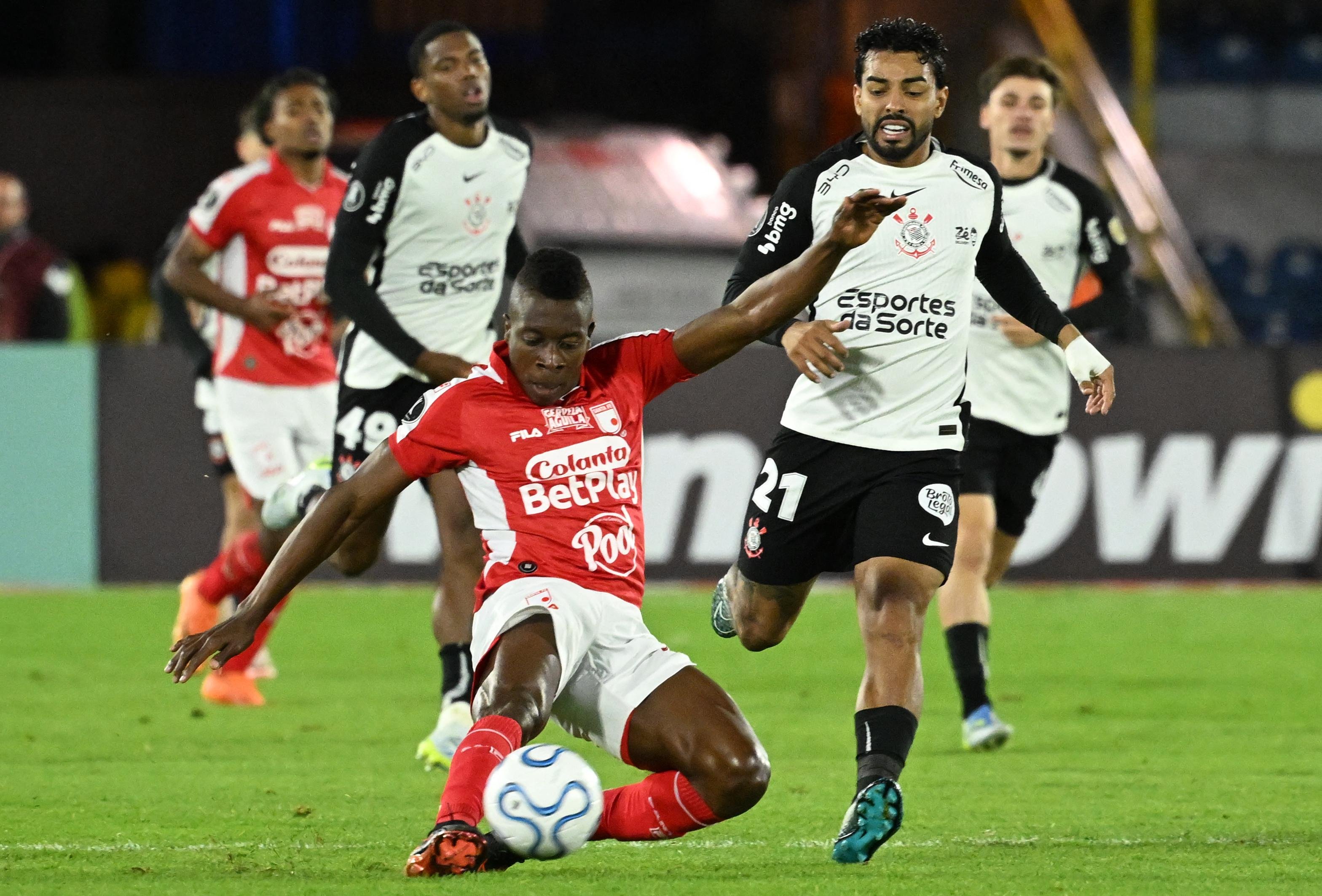 Jogo teve predom&iacute;nio dos colombianos