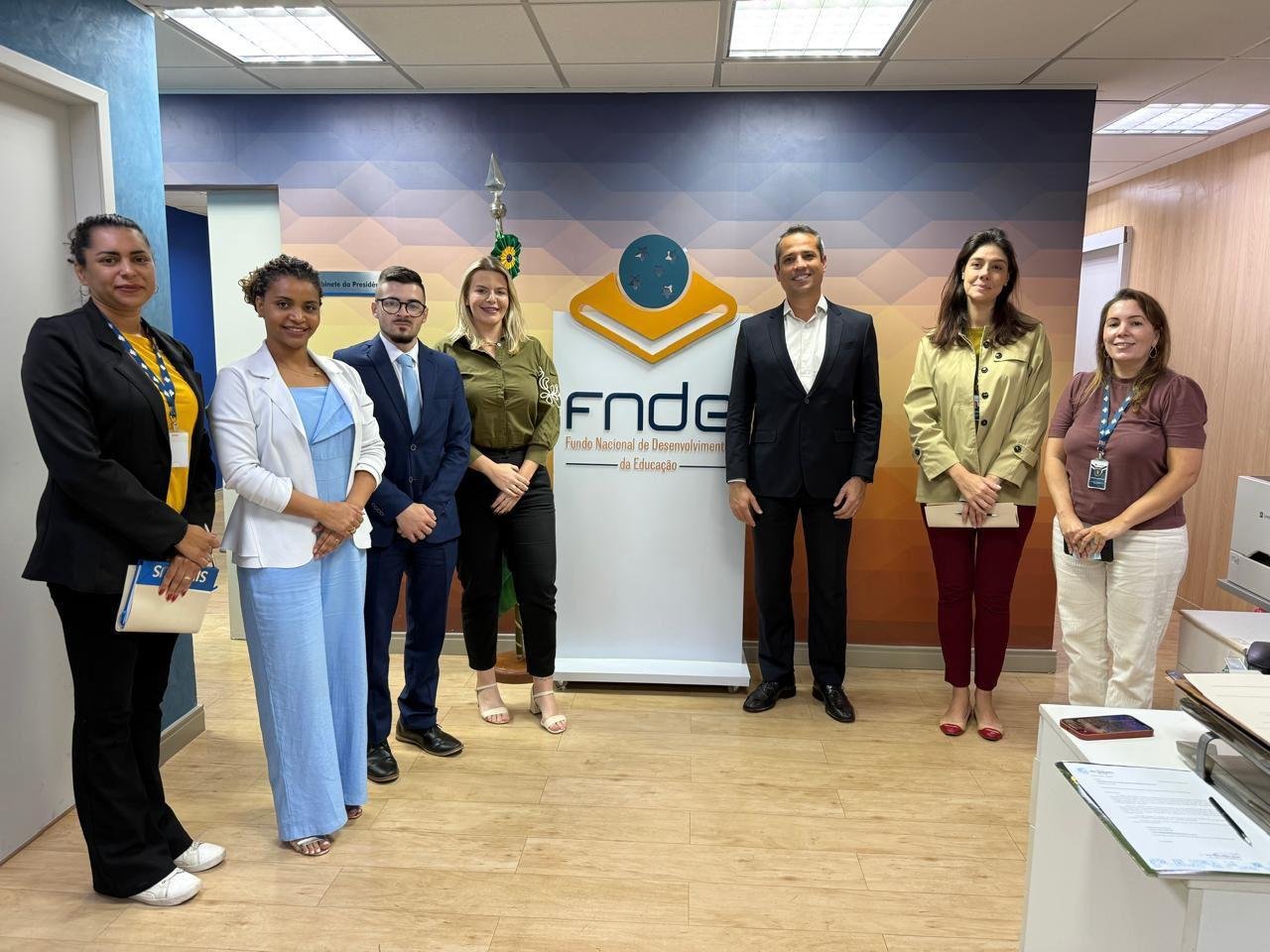 A equipe tamb&eacute;m esteve reunida com membros do Fundeb e da Defesa Civil Nacional para discutir demandas