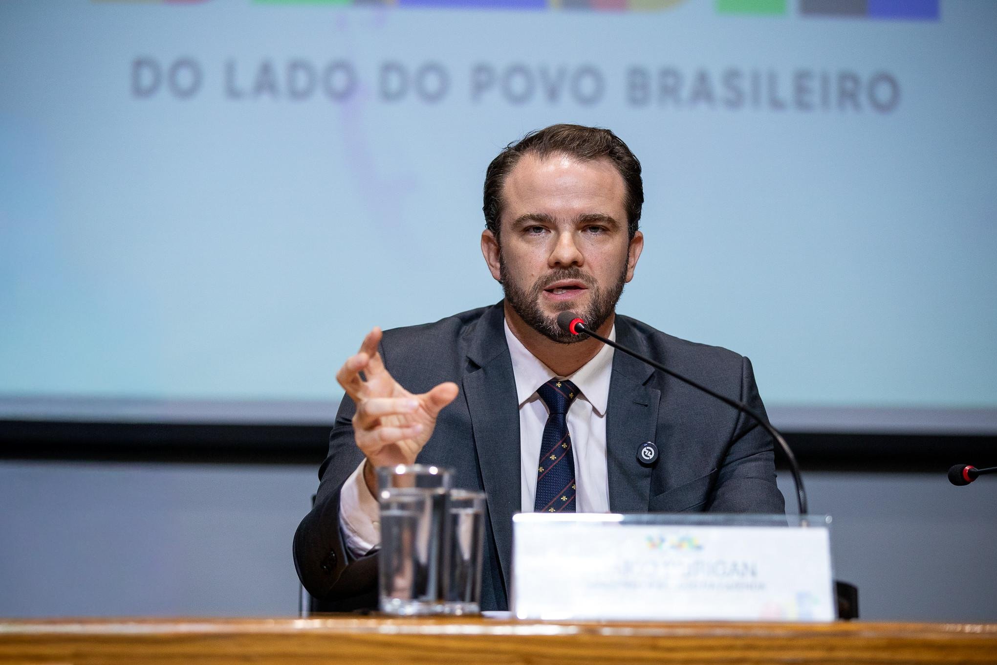 "Muito em breve, vamos trazer mais detalhes sobre isso", afirmou o ministro