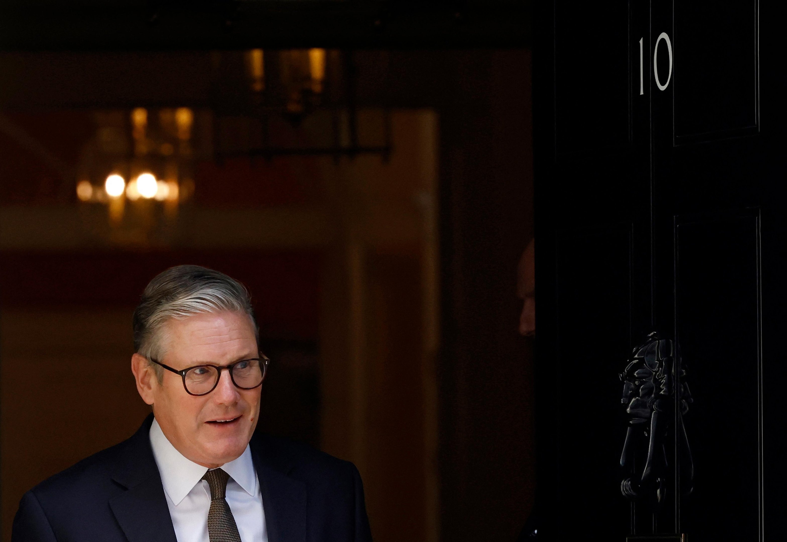 Pelo menos 70 deputados trabalhistas, de um total de 403, pediram a ren&uacute;ncia de Keir Starmer