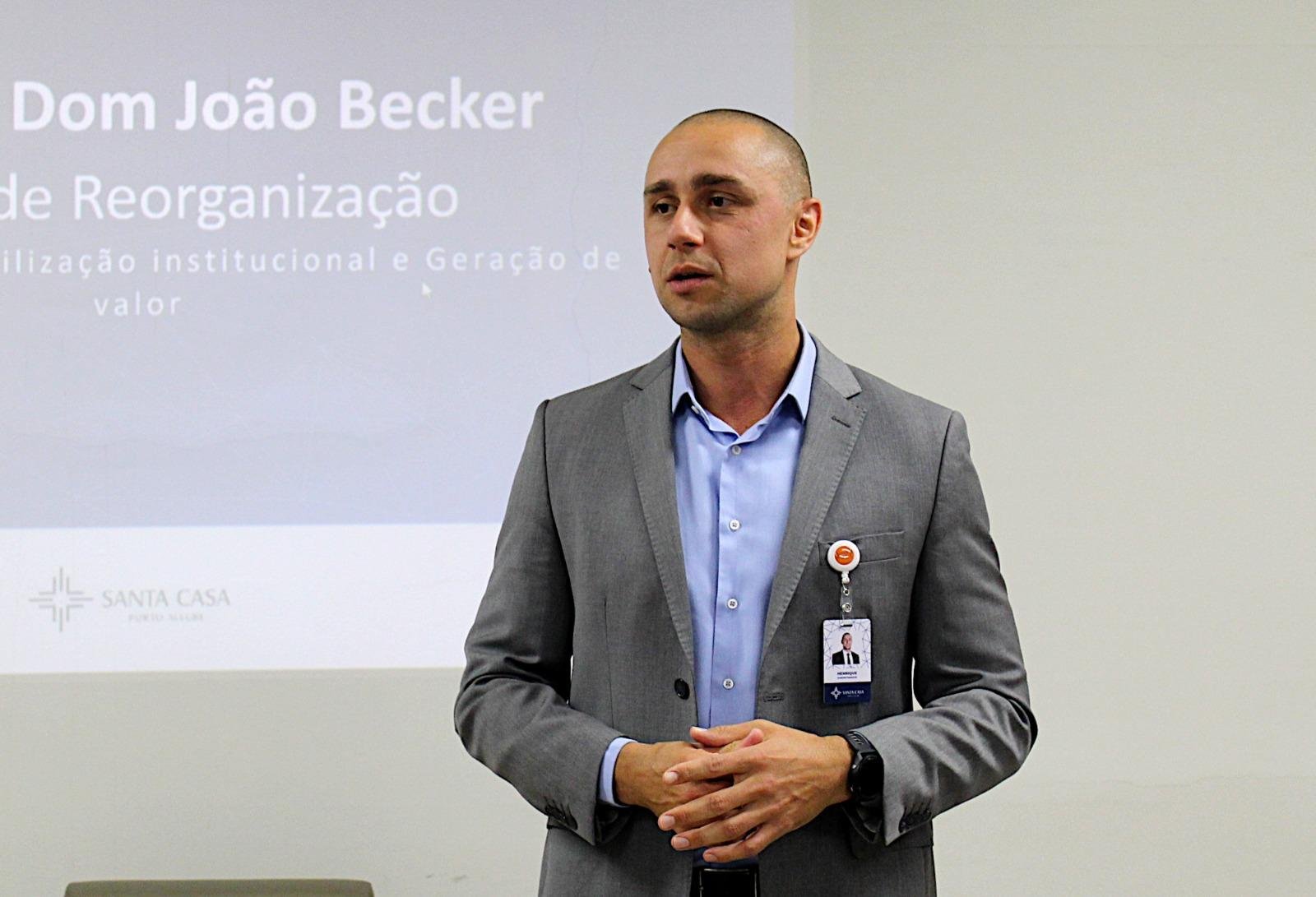 Oliveira foi apresentado oficialmente pela dire&ccedil;&atilde;o da Santa Casa, em reuni&atilde;o com as lideran&ccedil;as do Becker