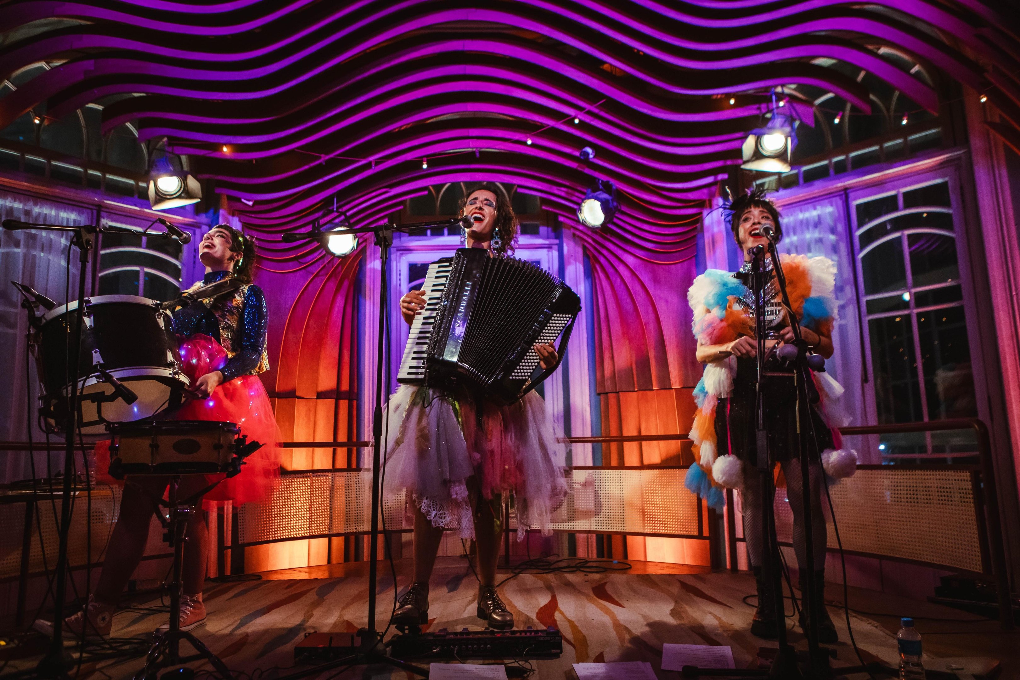 Trio Mana Flor convida Fernanda Copatti para show que ganha destaque na abertura do Festival