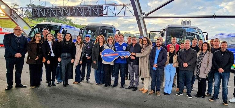 Micro-&ocirc;nibus do Caminhos da Sa&uacute;de visam garantir acesso e continuidade do atendimento para quem vive a mais de 50 km dos servi&ccedil;os de sa&uacute;de