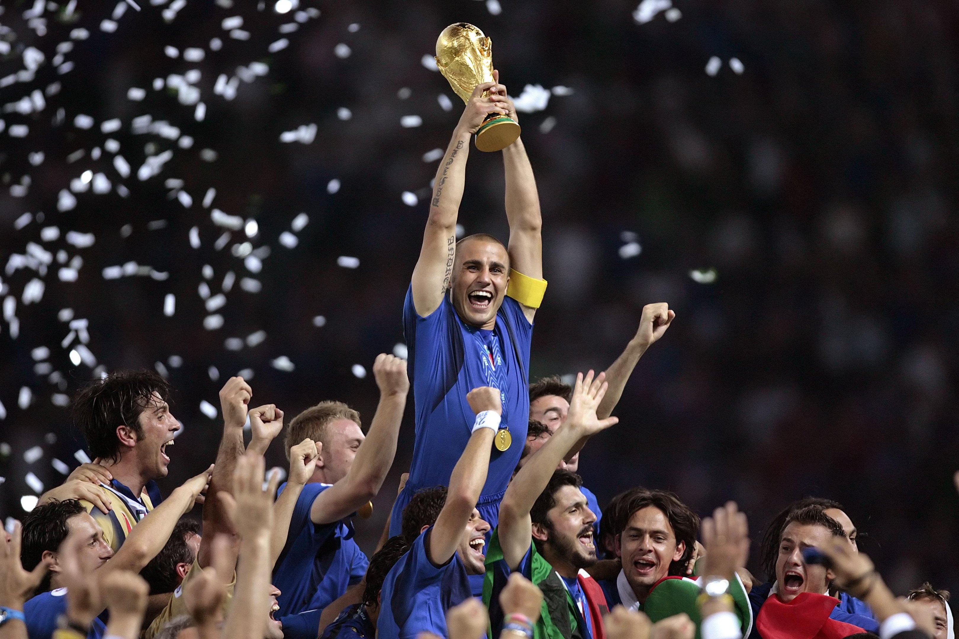 Fabio Cannavaro ergueu a Copa do Mundo em 2006