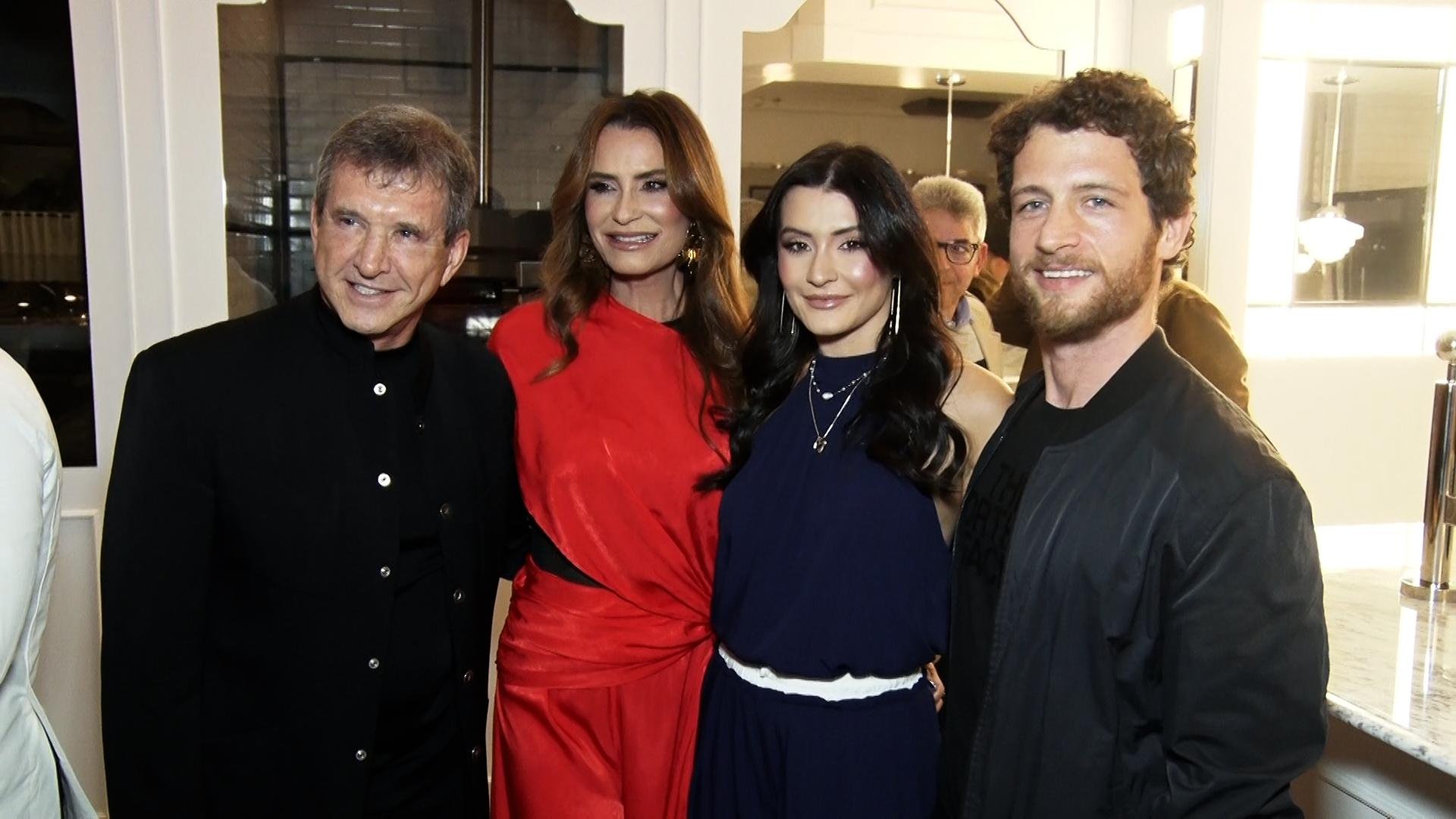 Dody e Fernanda Sirena, uma das aniversariantes da noite, com os filhos Mariana e Matheus Sirena