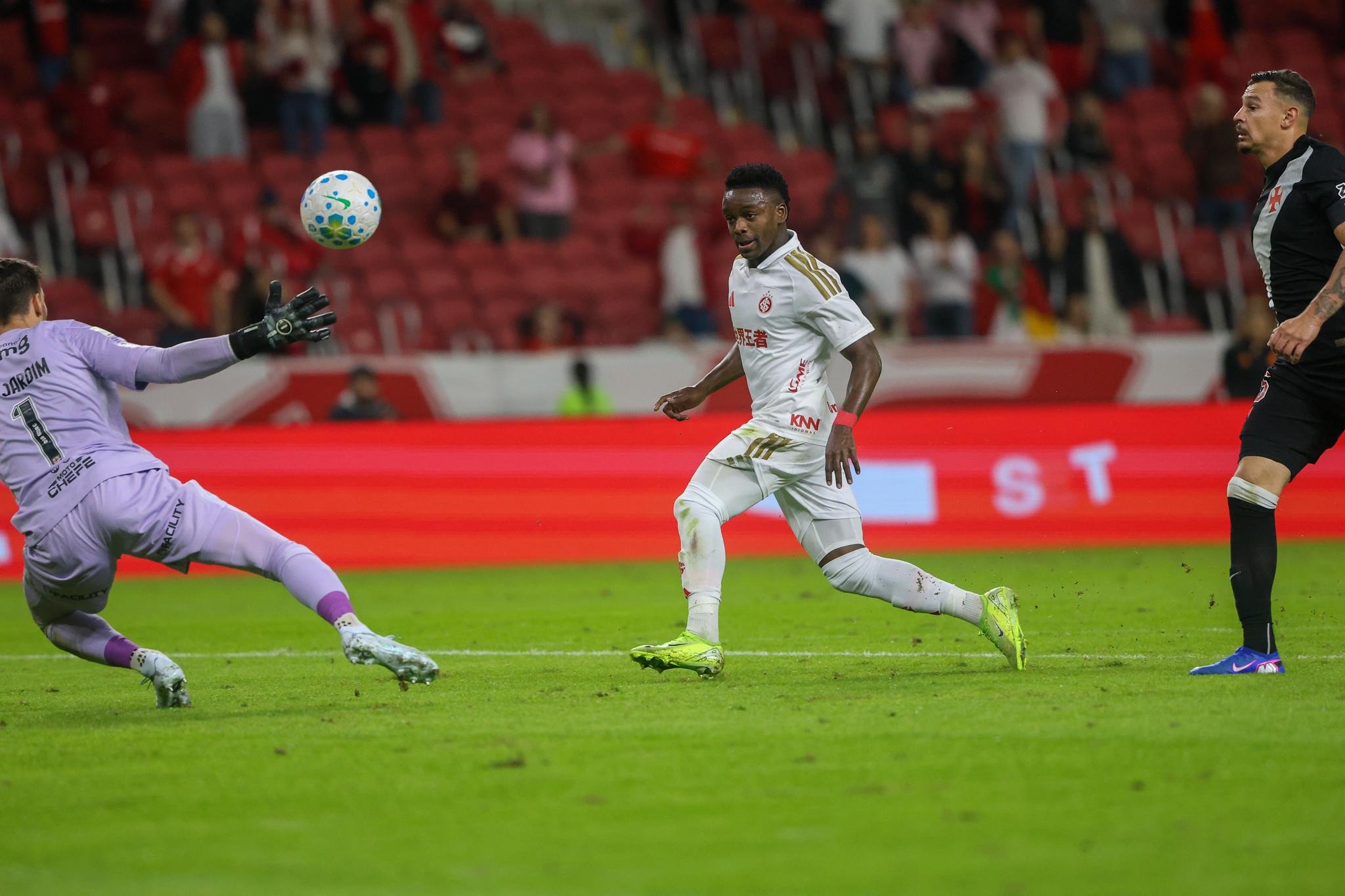 Carbonero &eacute; desfalque do Inter na partida contra o Vit&oacute;ria