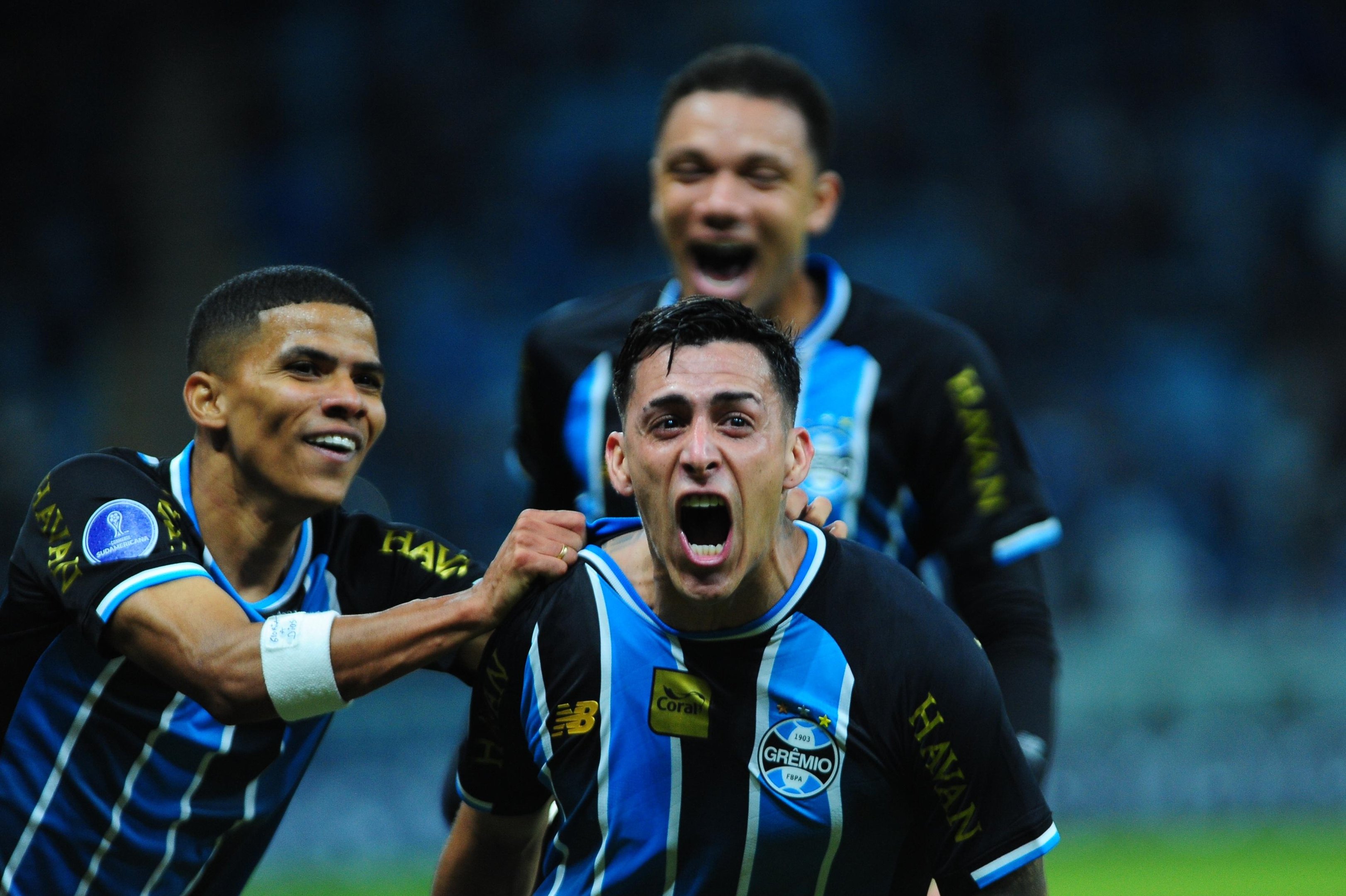 Gr&ecirc;mio passou pelo Palestino