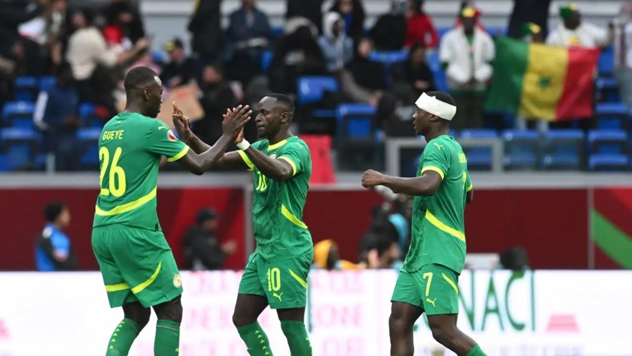 Jogadores comemoram gol senegal&ecirc;s