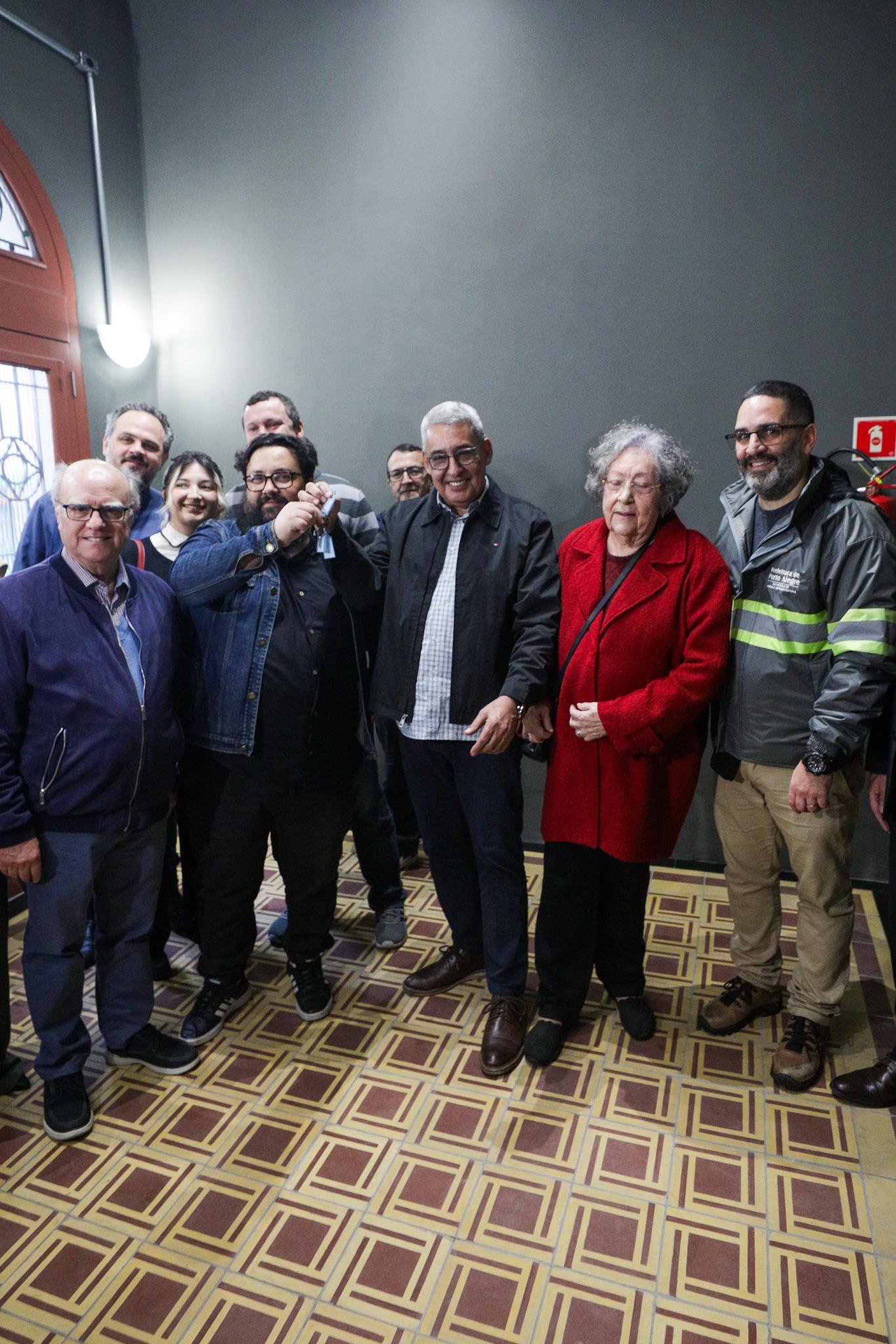 Permission&aacute;rios recebem as chaves de espa&ccedil;os comerciais do Viaduto Ot&aacute;vio Rocha