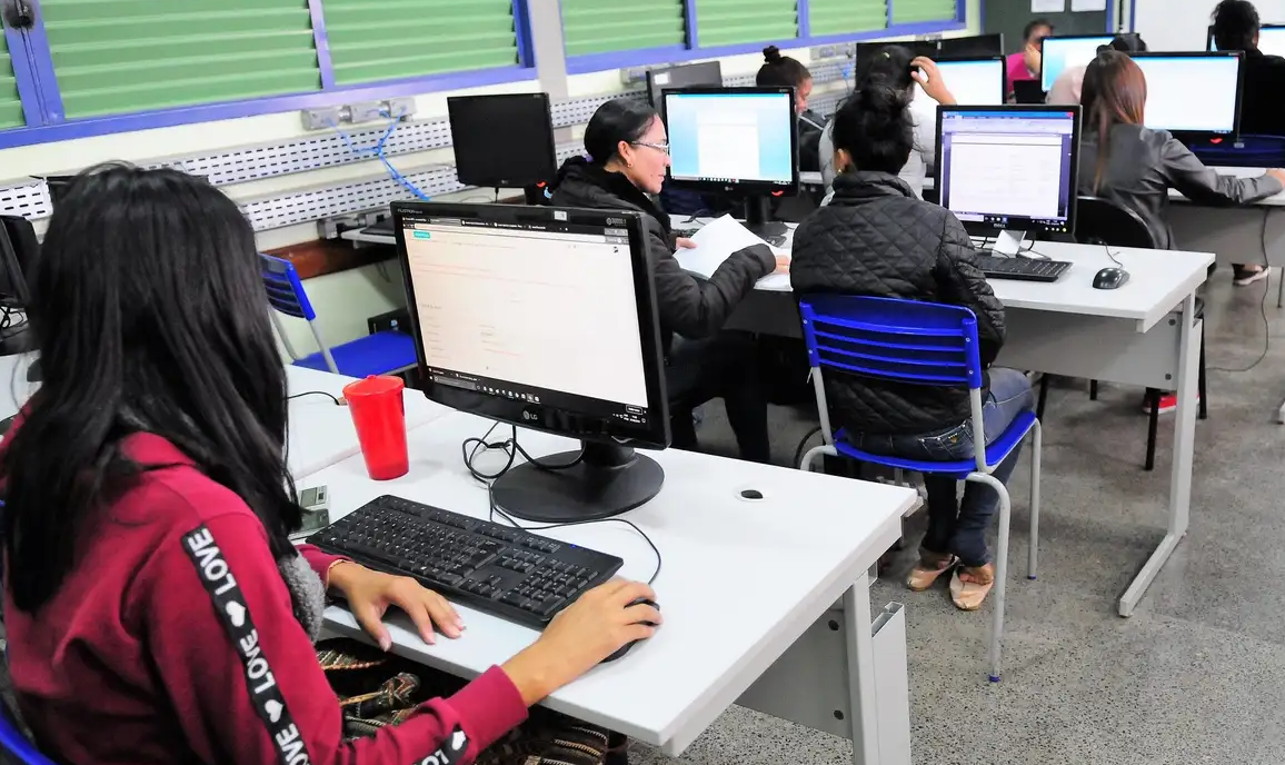 Programa visa garantir conex&atilde;o est&aacute;vel e veloz, com redes Wi-Fi adequadas para uso dentro das salas de aula