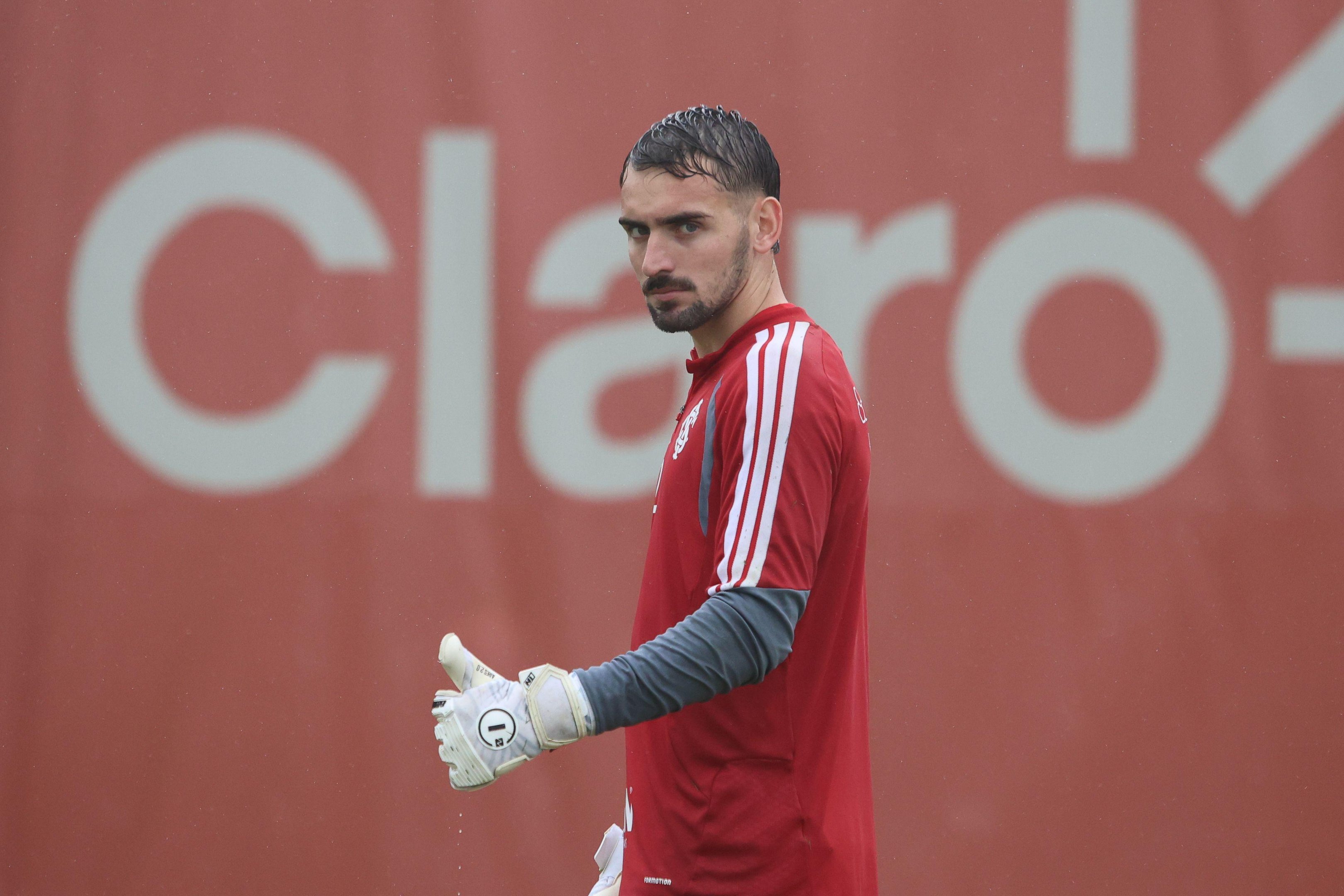 Anthoni briga com Rochet para sair jogando na quarta-feira