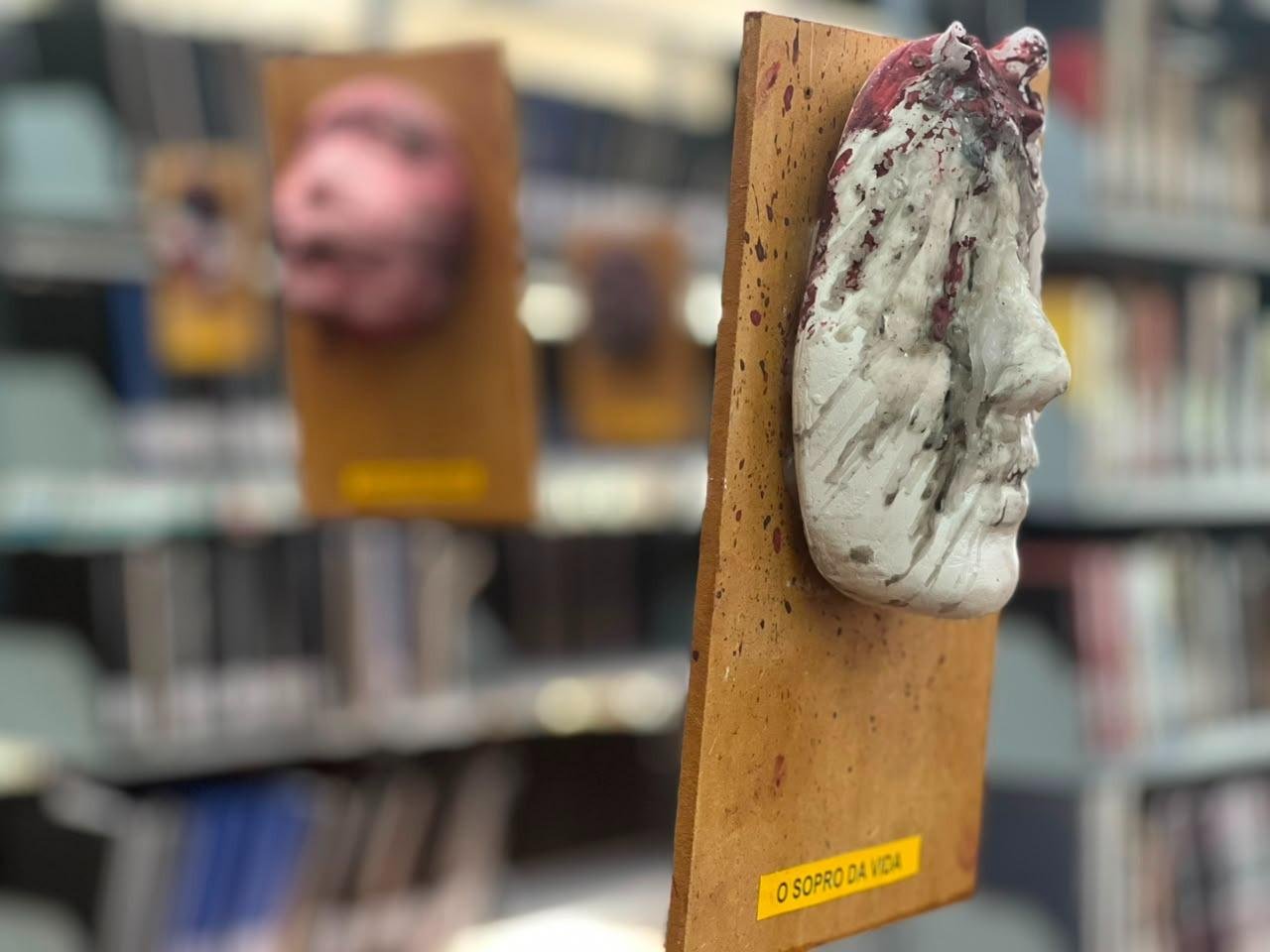 A proposta da exposi&ccedil;&atilde;o &eacute; transformar a arte em espa&ccedil;o de escuta, reflex&atilde;o e di&aacute;logo coletivo