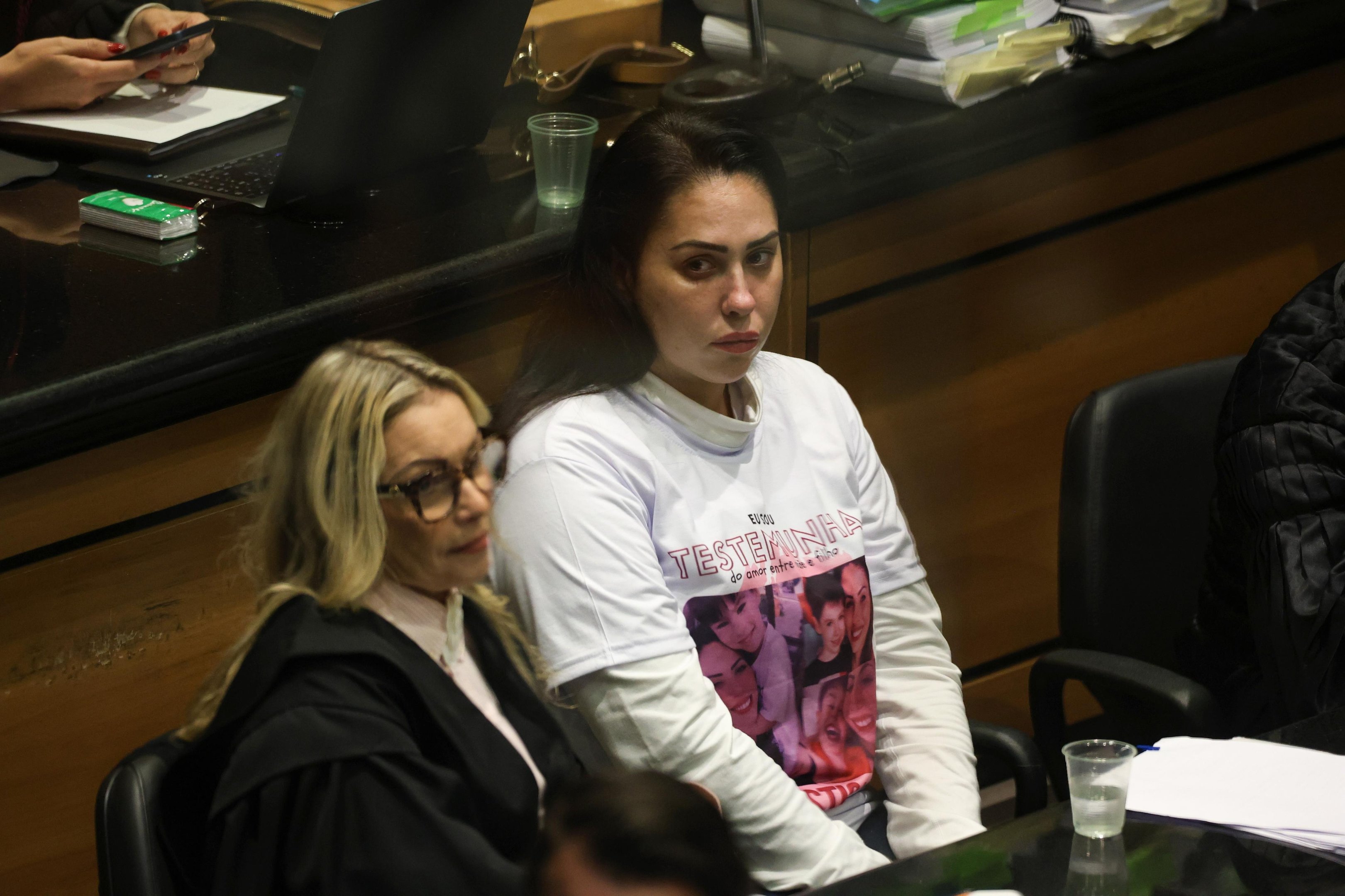 Monique dep&otilde;e em julgamento