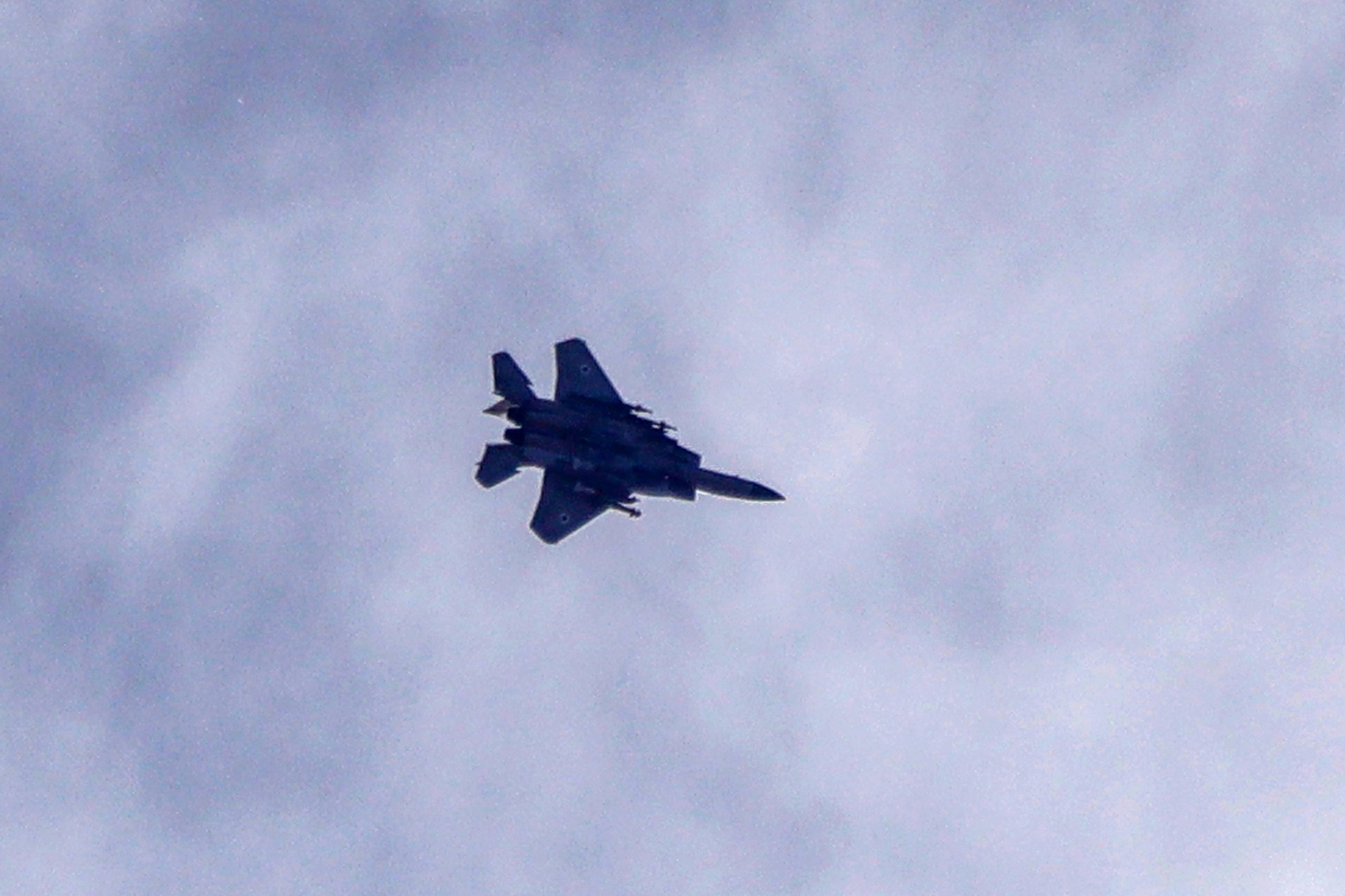 Israel atacou o sul do L&iacute;bano e afirmou que se reserva o direito de bombardear Beirute