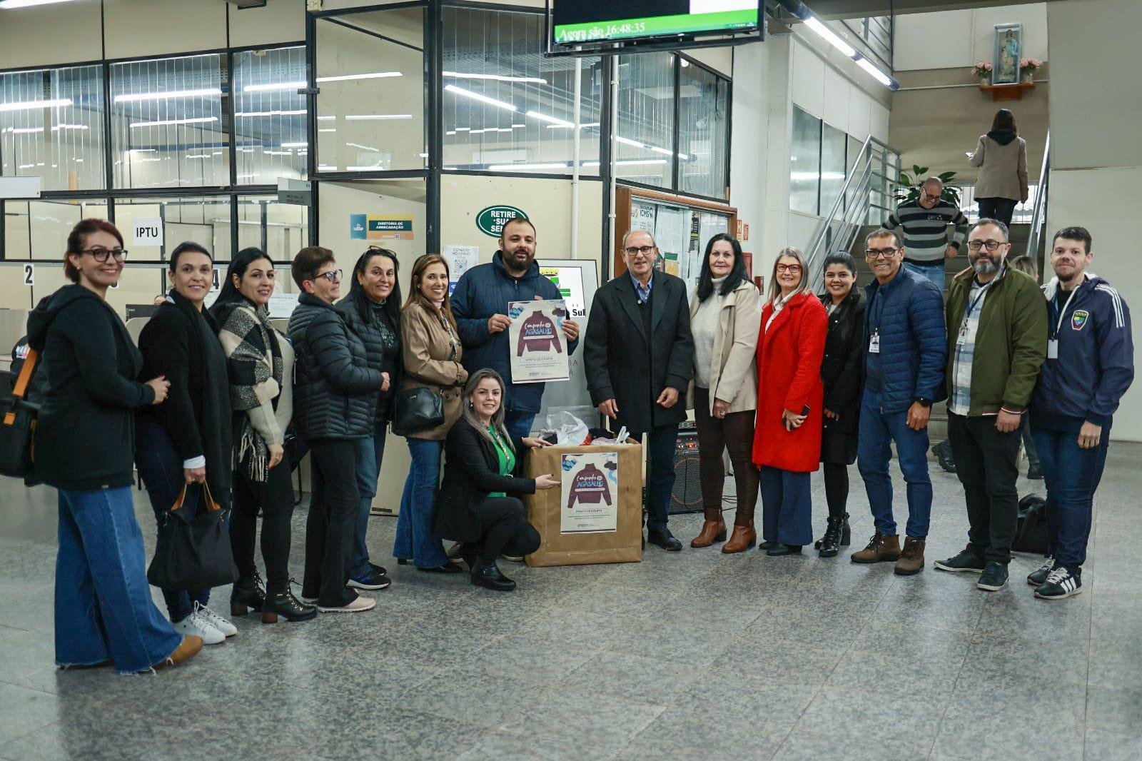 Em Sapucaia, a equipe da Secretaria de Prote&ccedil;&atilde;o e Desenvolvimento Social e refor&ccedil;a a doa&ccedil;&atilde;o de vestu&aacute;rio masculino