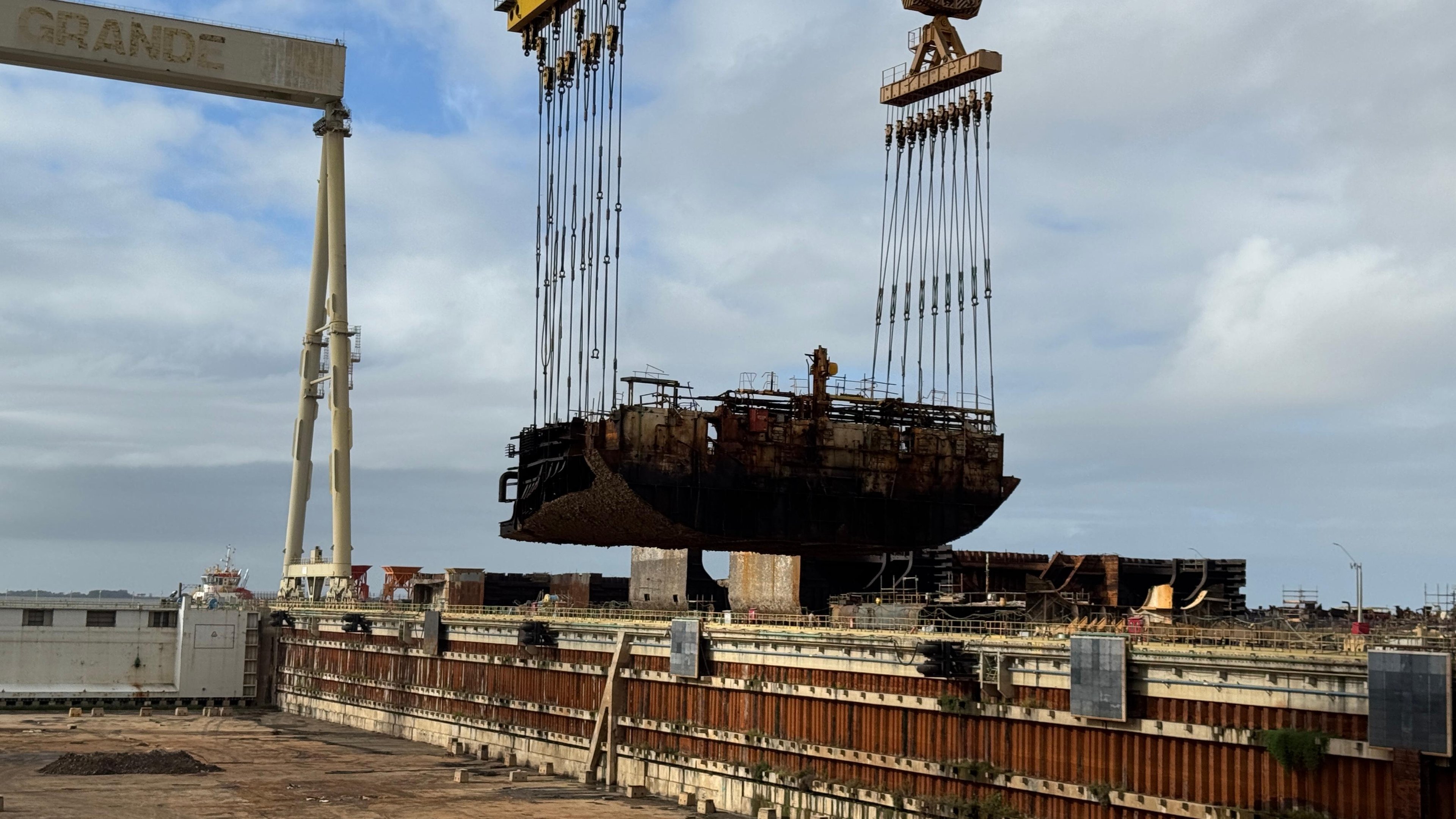 A embarca&ccedil;&atilde;o foi adquirida em 2023 pela Gerdau para uso da sucata como mat&eacute;ria-prima de produ&ccedil;&atilde;o de a&ccedil;o