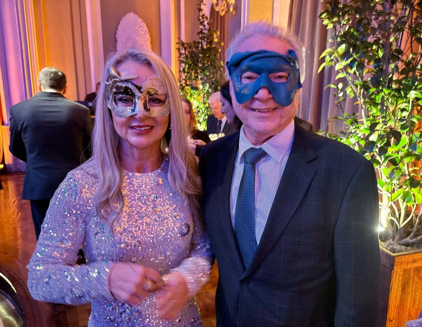 Josselize&nbsp; e Francisco Morelli curtiram a apresenta&ccedil;&atilde;o do Grupo Tholl na festa italiana