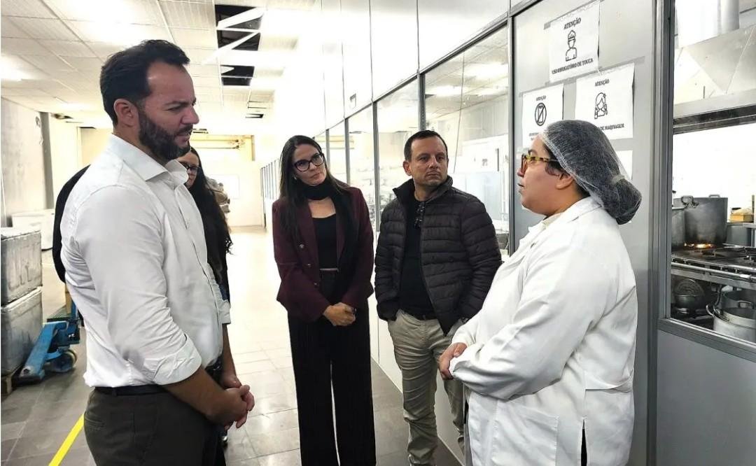 Al&eacute;m da refei&ccedil;&atilde;o principal, os usu&aacute;rios receber&atilde;o sandu&iacute;che e fruta para consumo posterior
