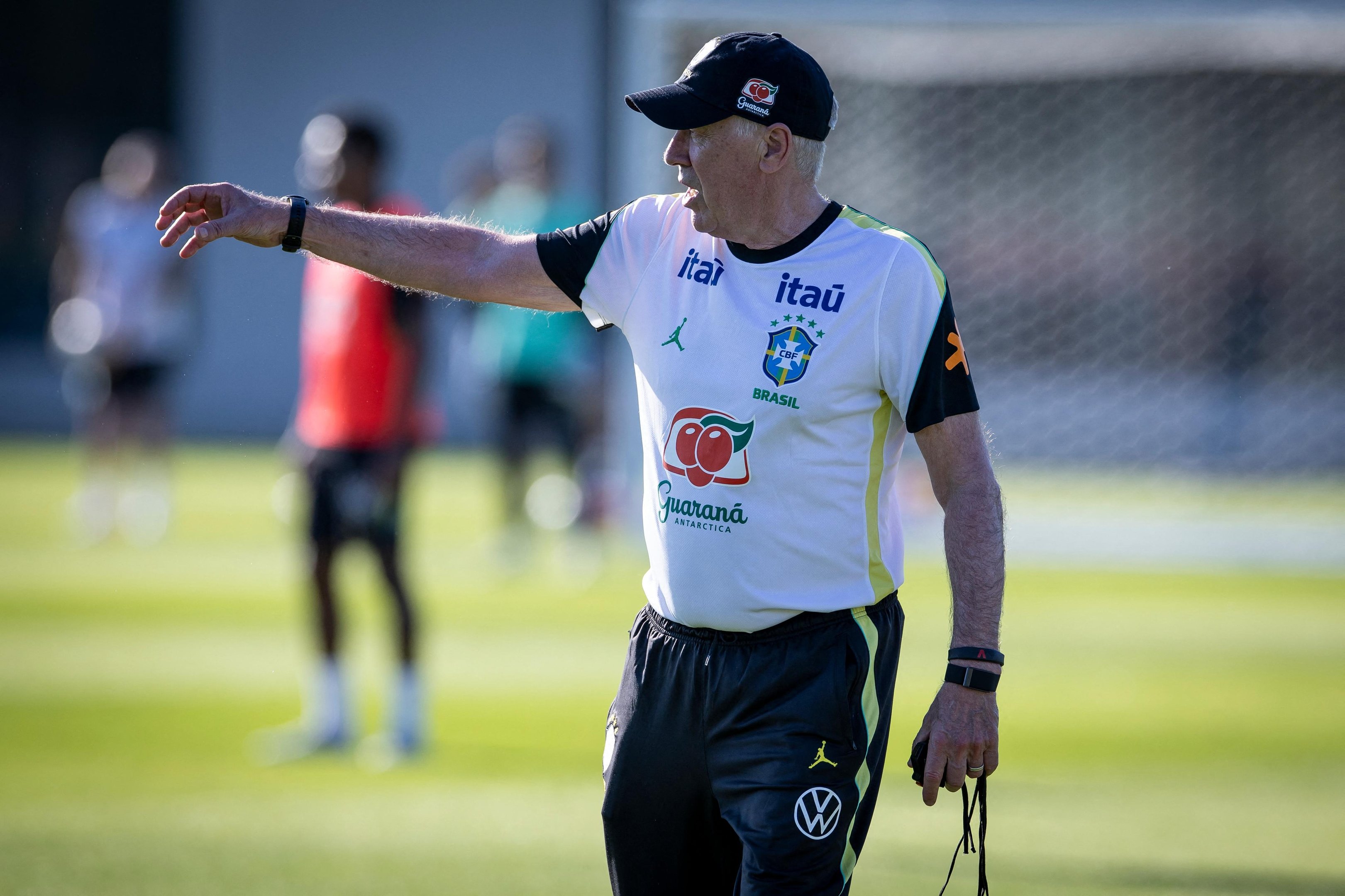 Ancelotti prepara o Brasil para estreia na Copa do Mundo