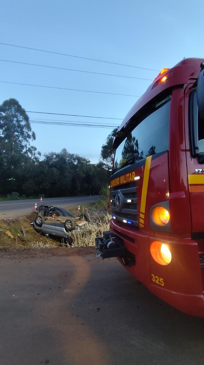 Um homem de 87 anos morreu no km 44, da RSC 453, em Estrela, e tr&ecirc;s mulheres ficaram feridas no choque entre dois ve&iacute;culos