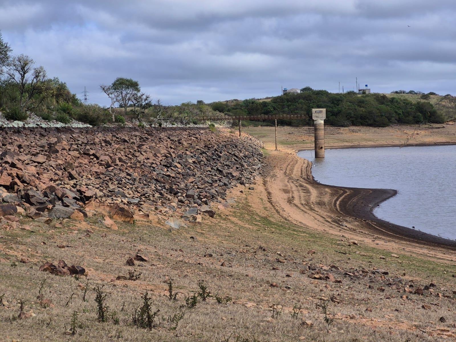 A barragem Sanga Rasa, que o principal  fonte de abastecimento da cidade est&aacute; 9,1 metros abaixo do n&iacute;vel ideal