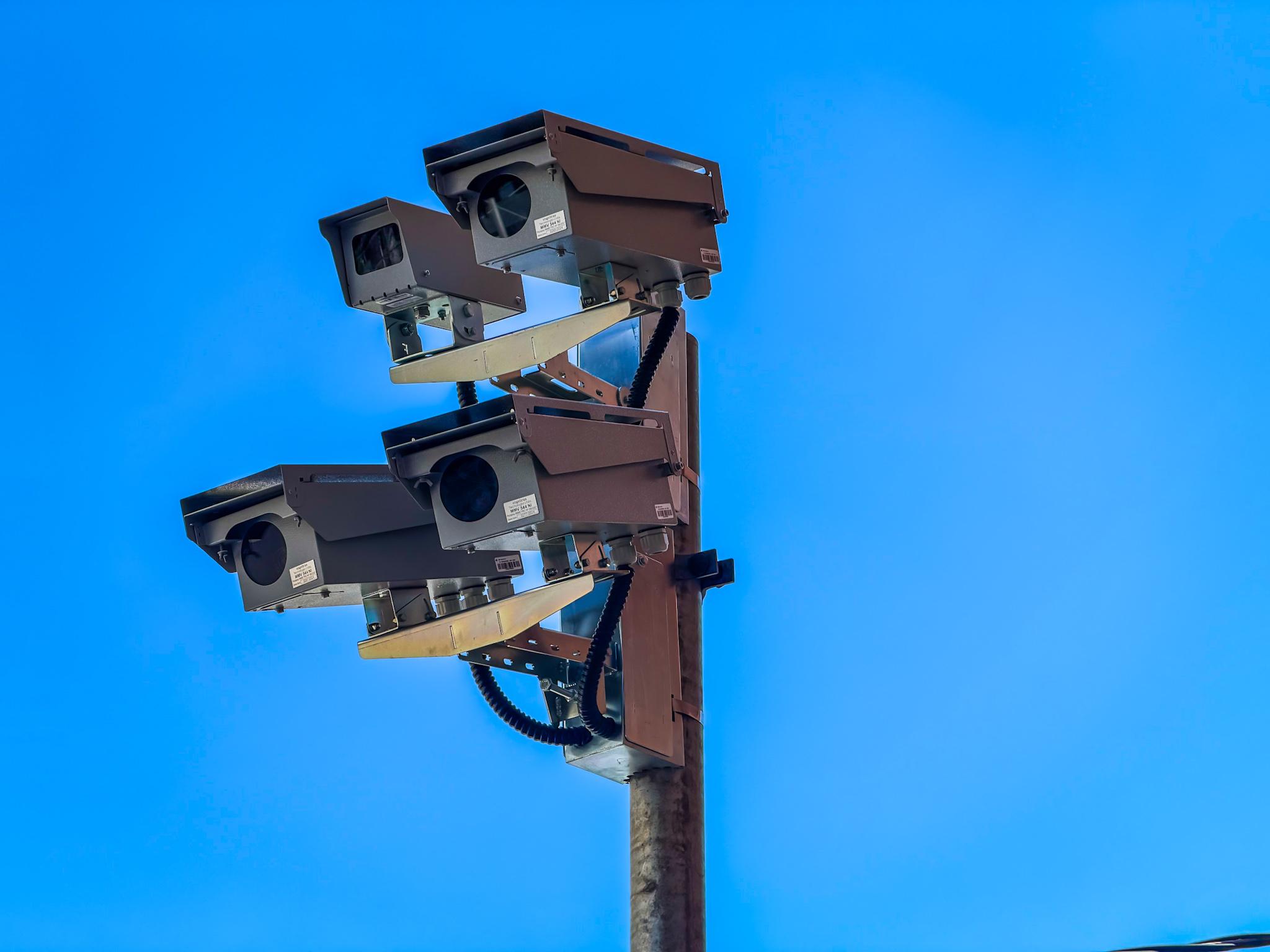 Em abril, os detectores de avan&ccedil;o de sinal registraram 898 infra&ccedil;&otilde;es em um universo de 2.333.276 passagens de ve&iacute;culos nos diferentes cruzamentos monitorados em Porto Alegre