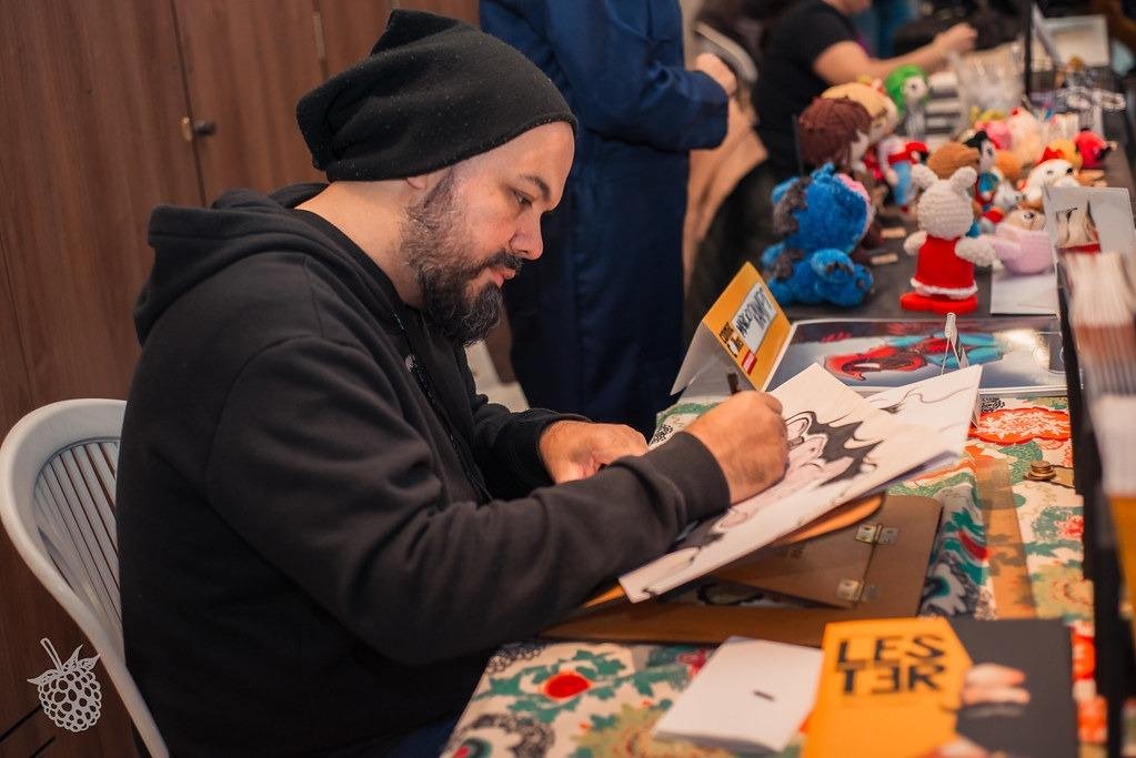 O quadrinista e educador M&aacute;rcio Rampi participa da programa&ccedil;&atilde;o