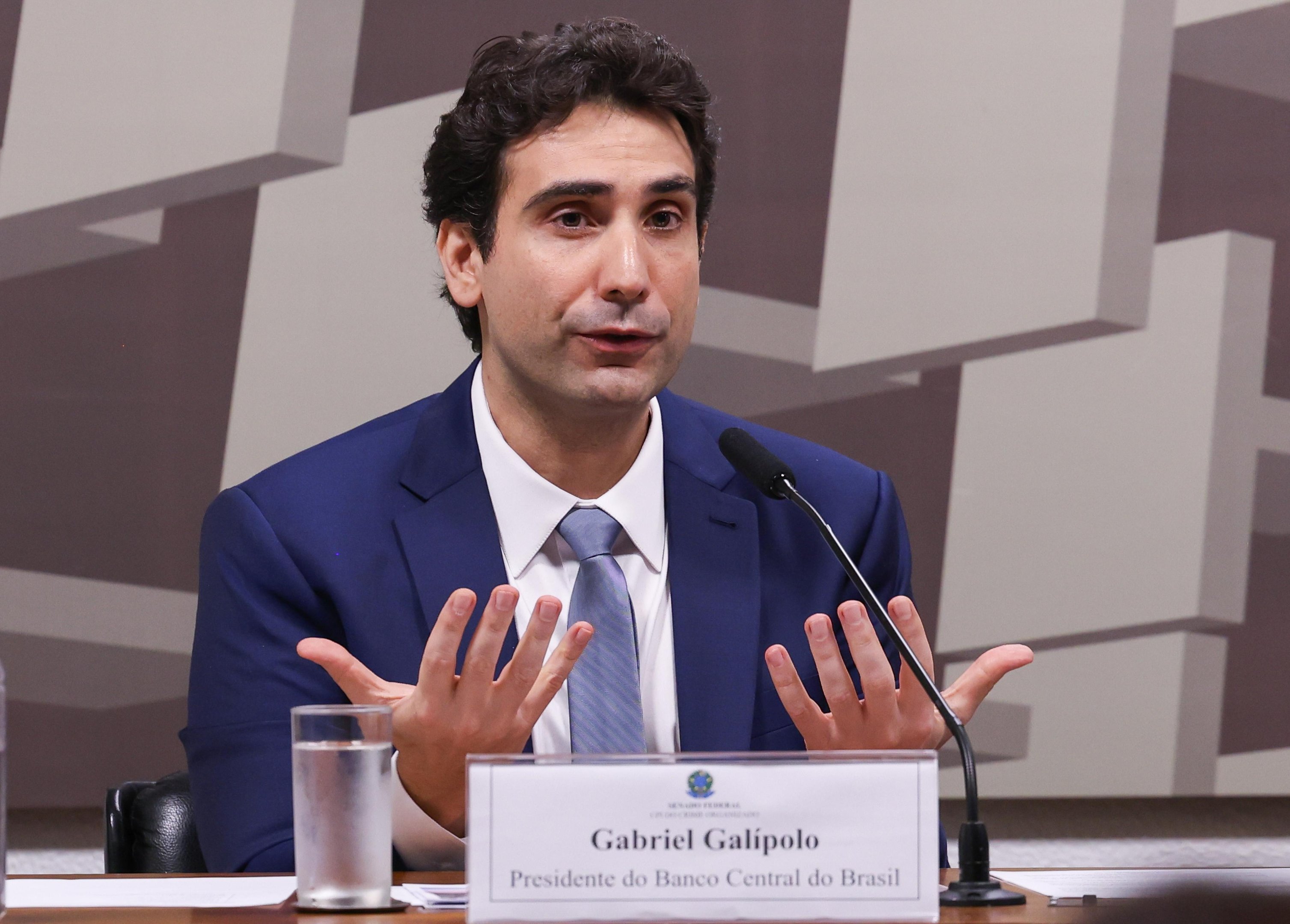 Presidente do PC, Gabriel Gal&iacute;polo pediu ajuda para os senadores aprovarem PEC