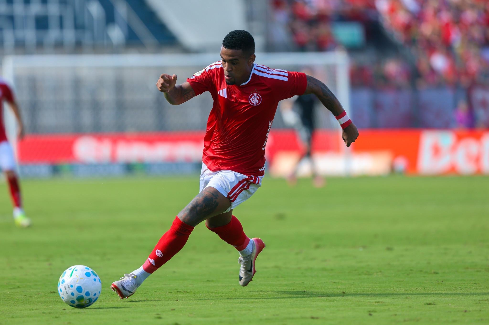 Alerrandro tem contrato s&oacute; at&eacute; o final do ano com o Inter