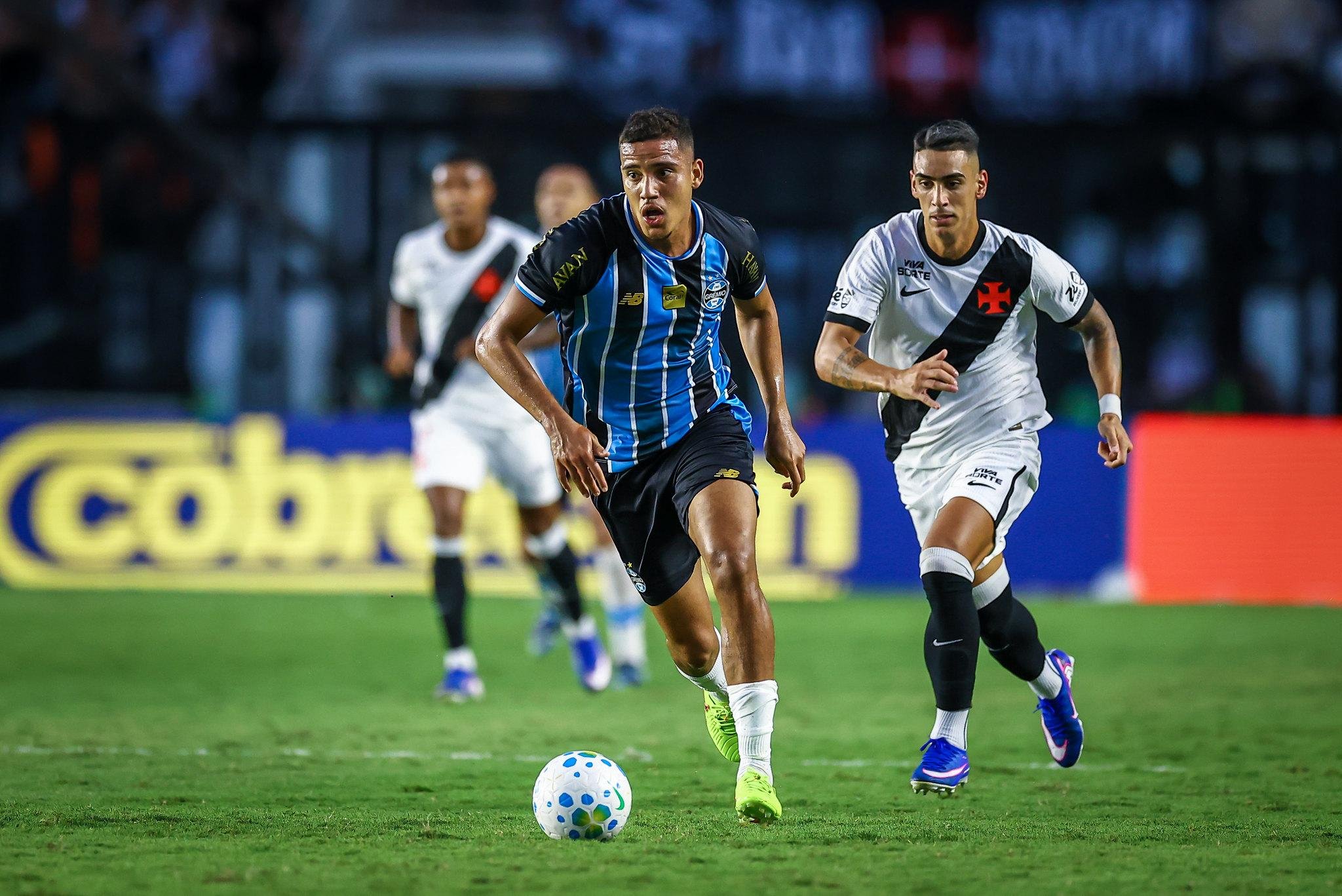 Gustavo Martins voltar&aacute; de les&atilde;o na coxa