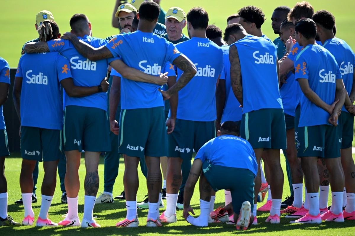 Sele&ccedil;&atilde;o faz ajustes antes de estreia contra o Marrocos
