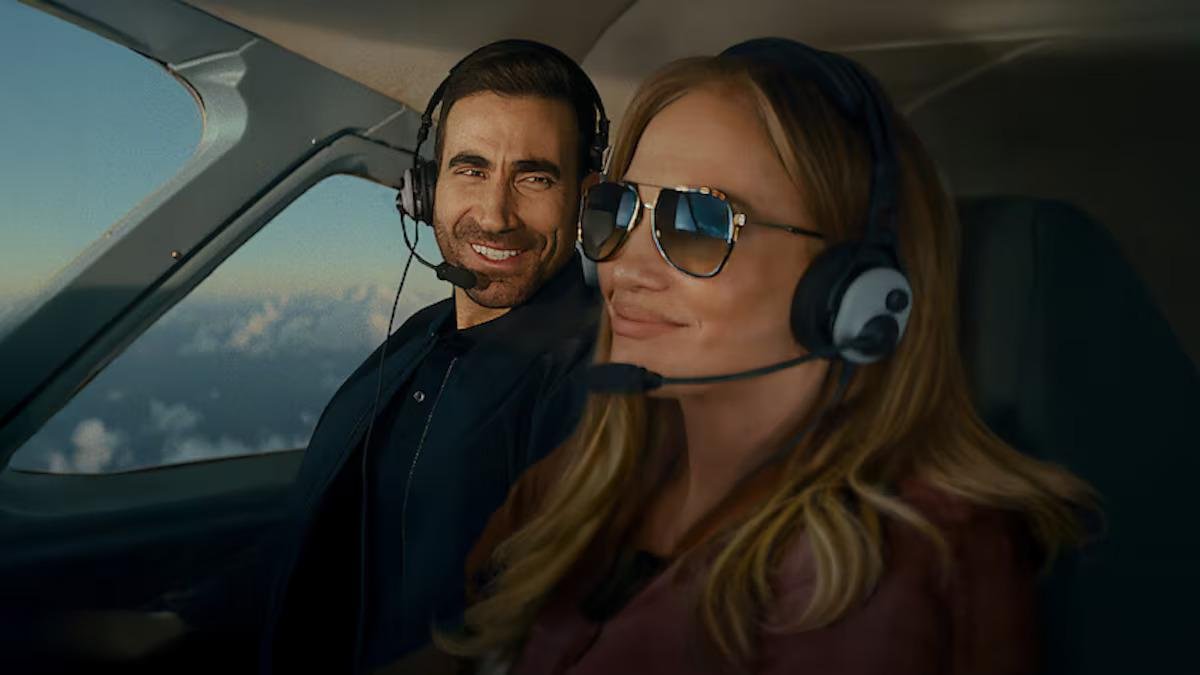 "Paix&atilde;o de Escrit&oacute;rio" &eacute; protagonizado por Jennifer Lopez e Brett Goldstein