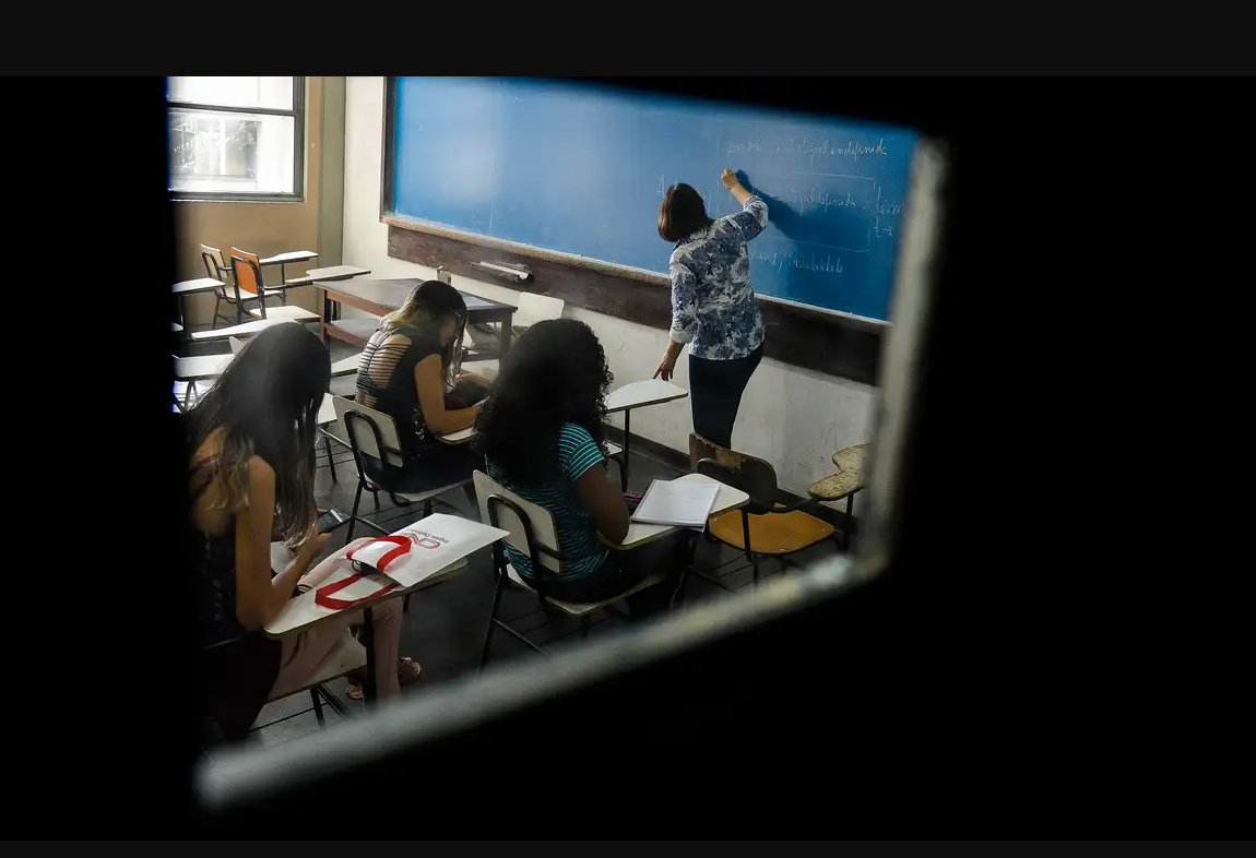 Decis&atilde;o do TCE RS suspende leil&atilde;o de 98 escolas estaduais