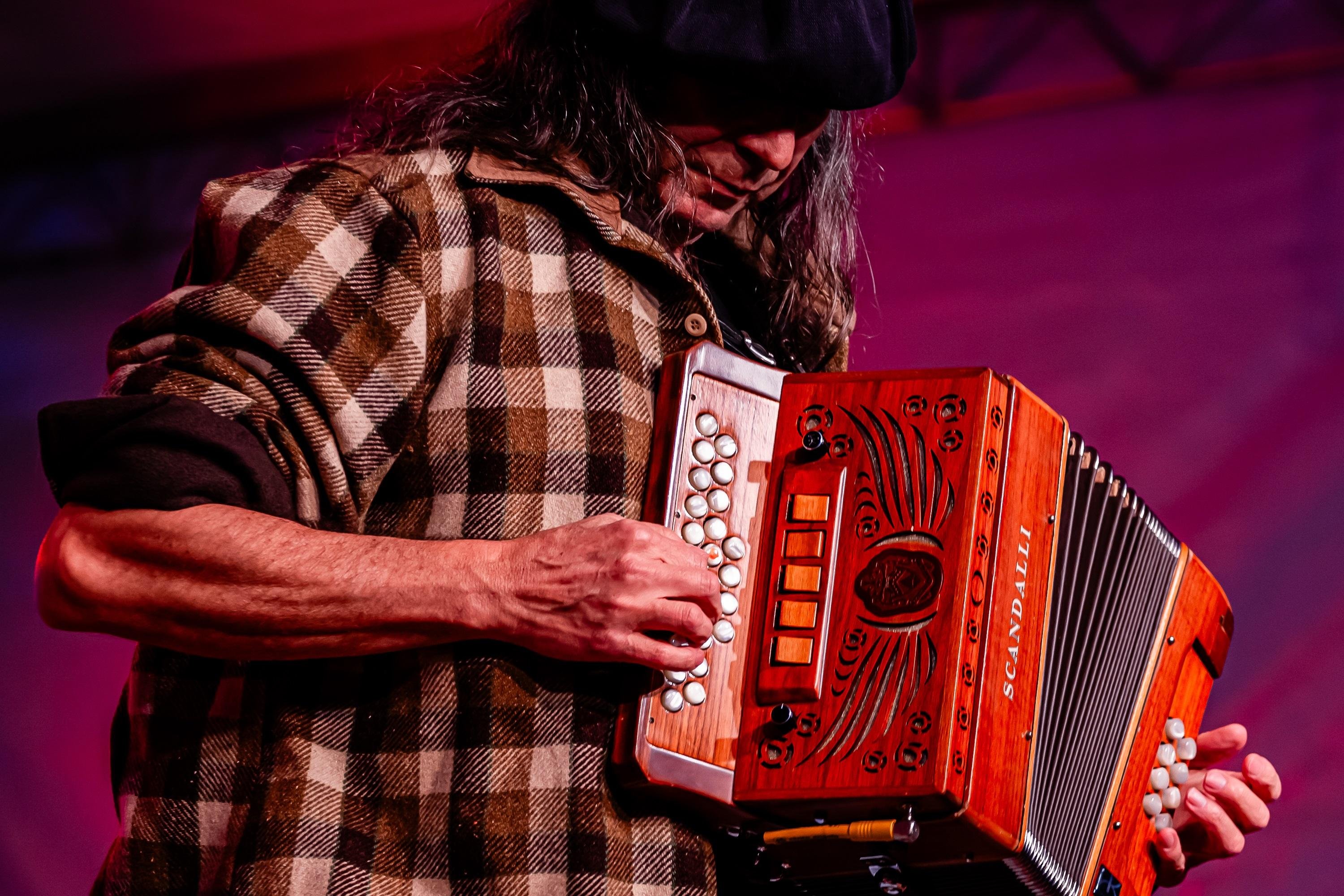 Acordeonista Renato Borghetti &eacute; um dos destaques na programa&ccedil;&atilde;o musical da Expointer 2026