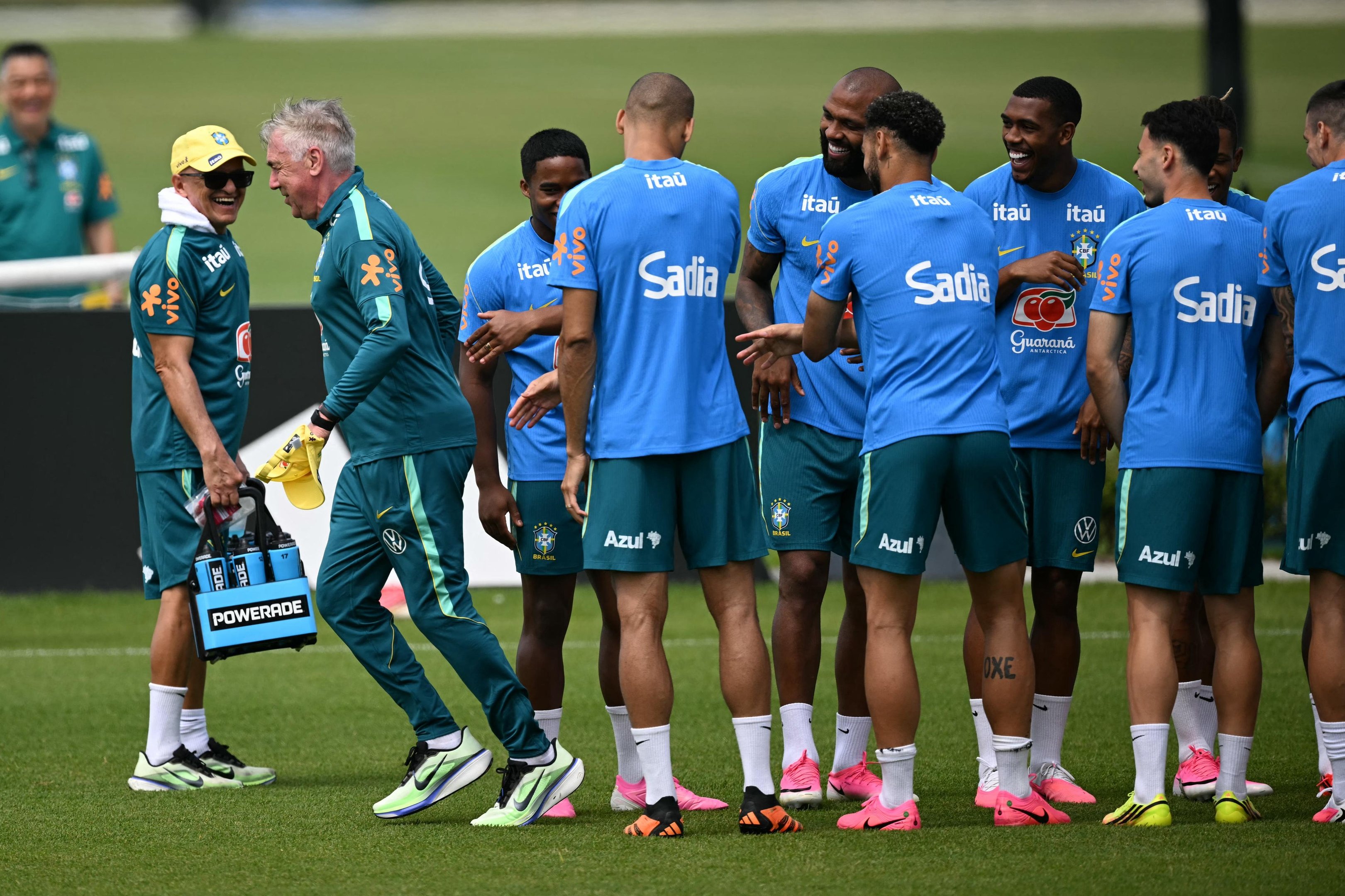 Preparativos se intensificam para o in&iacute;cio do Mundial de Sele&ccedil;&otilde;es