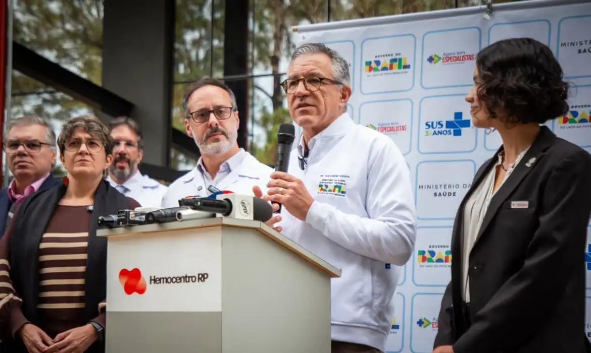 O ministro explicou que, como o estudo ainda est&aacute; em andamento, novos pacientes continuar&atilde;o sendo recrutados, seguindo os padr&otilde;es internacionais