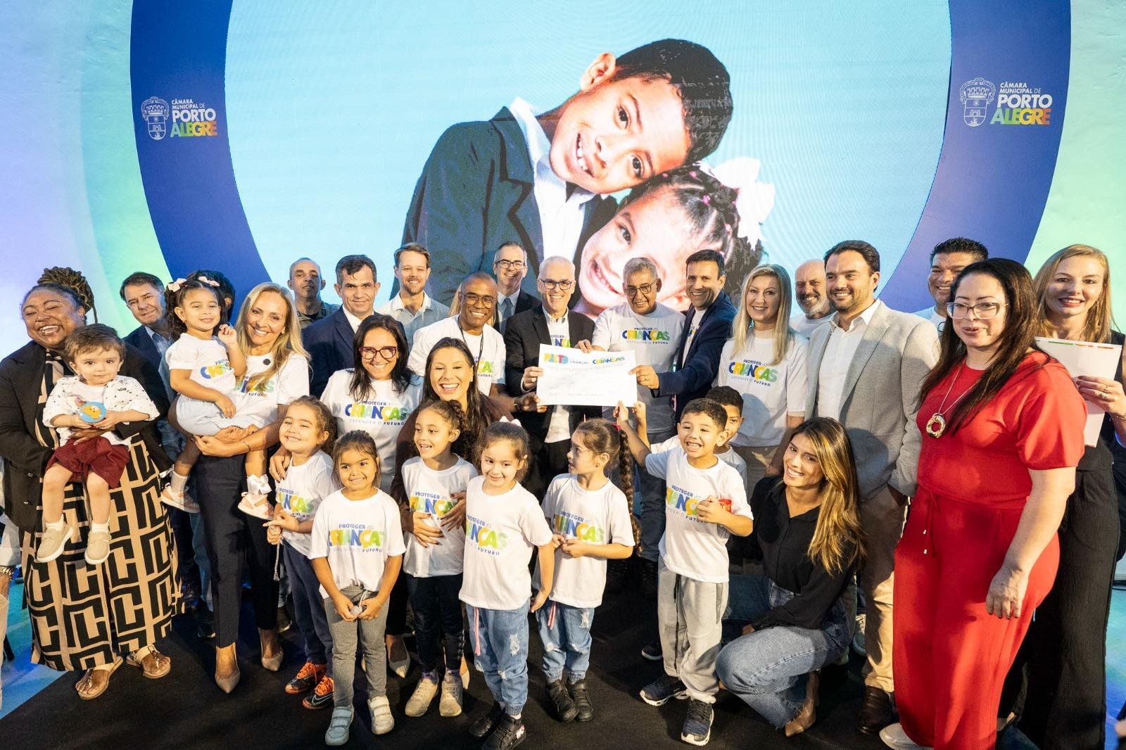 Assinatura do decreto, pelo prefeito Sebasti&atilde;o Melo (MDB), que criou o comit&ecirc;