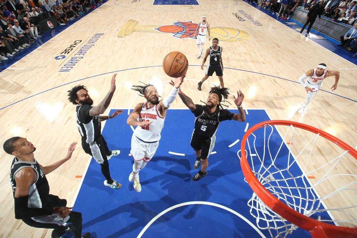 Knicks protagonizam a maior virada da hist&oacute;ria das finais da NBA e vencem os Spurs no Jogo 4