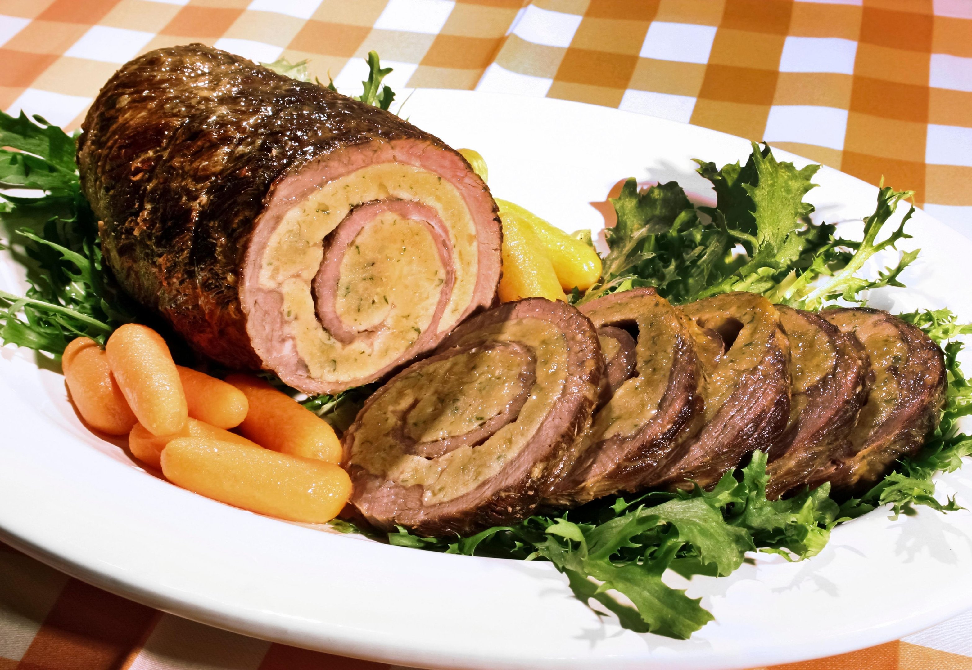 Matambre recheado: tradi&ccedil;&atilde;o dos pampas com sabor de churrasco feito sem pressa