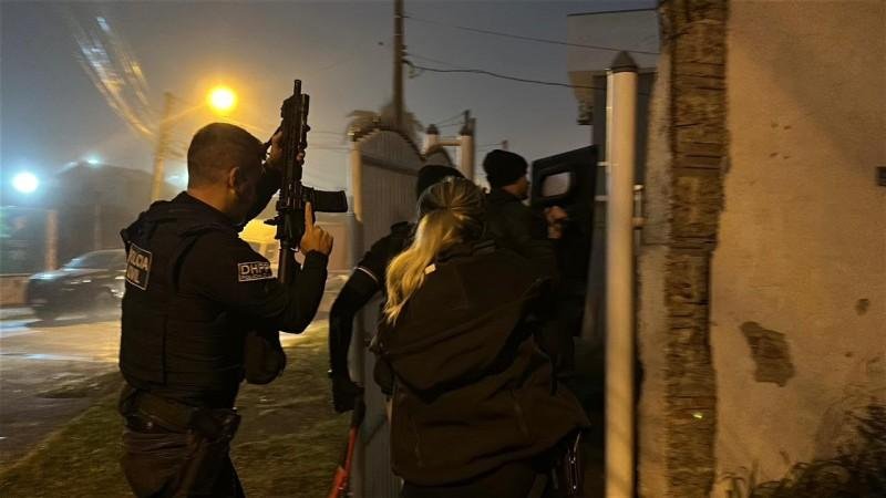 A a&ccedil;&atilde;o foi coordenada pelas Delegacias de Homic&iacute;dios e Prote&ccedil;&atilde;o &agrave; Pessoa (DHPP) dos dois munic&iacute;pios